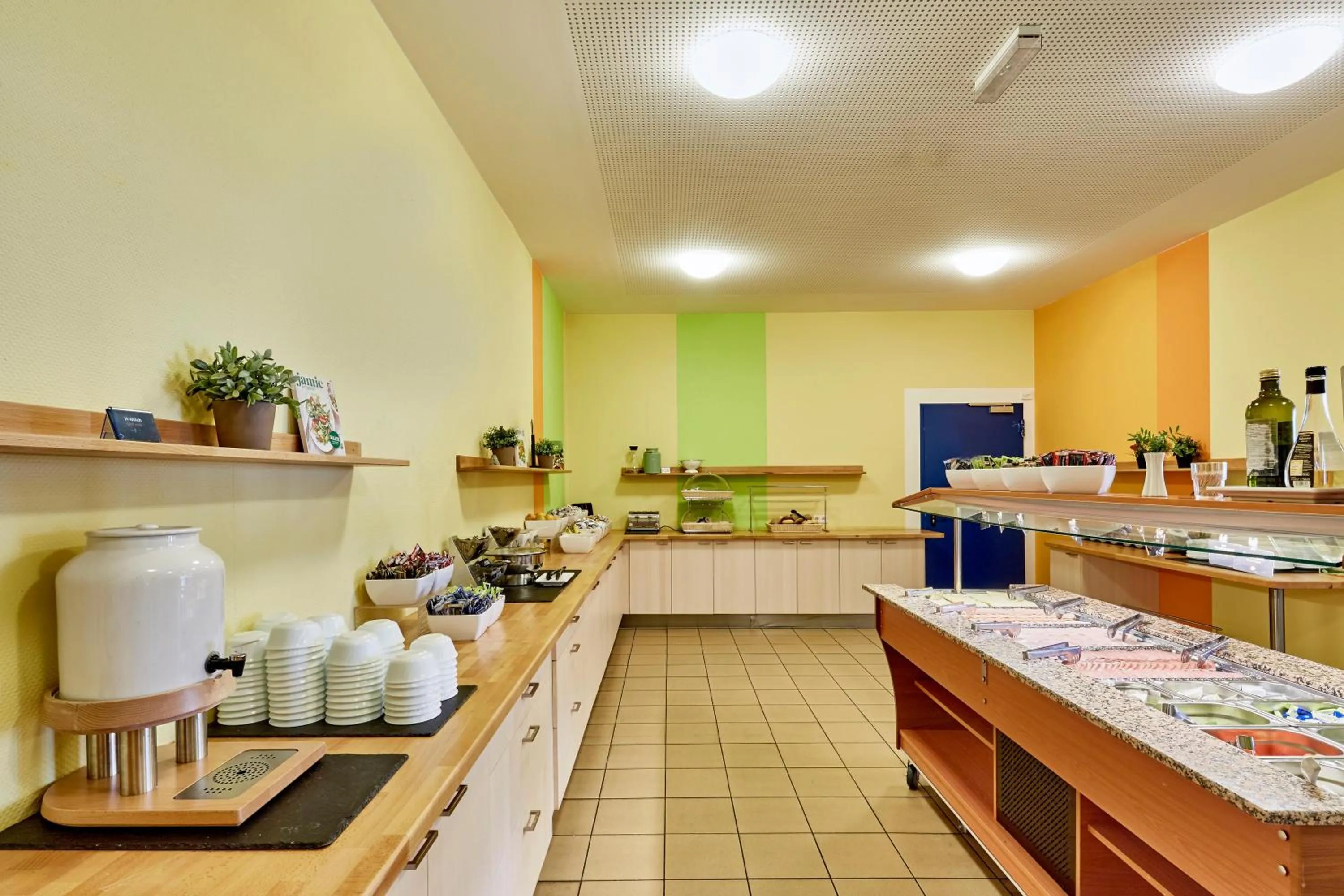 Restaurant/places to eat in a&o Aachen Hauptbahnhof