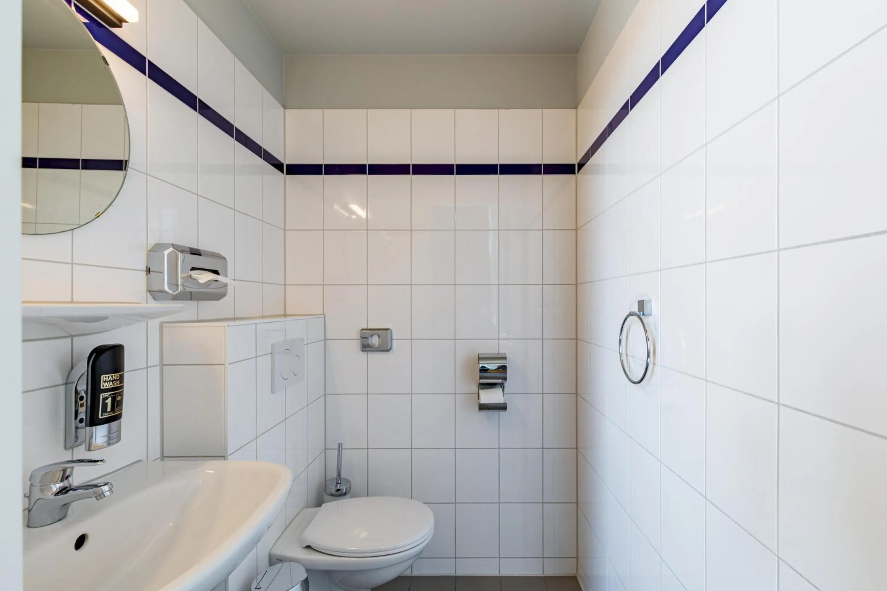 Bathroom in a&o Aachen Hauptbahnhof