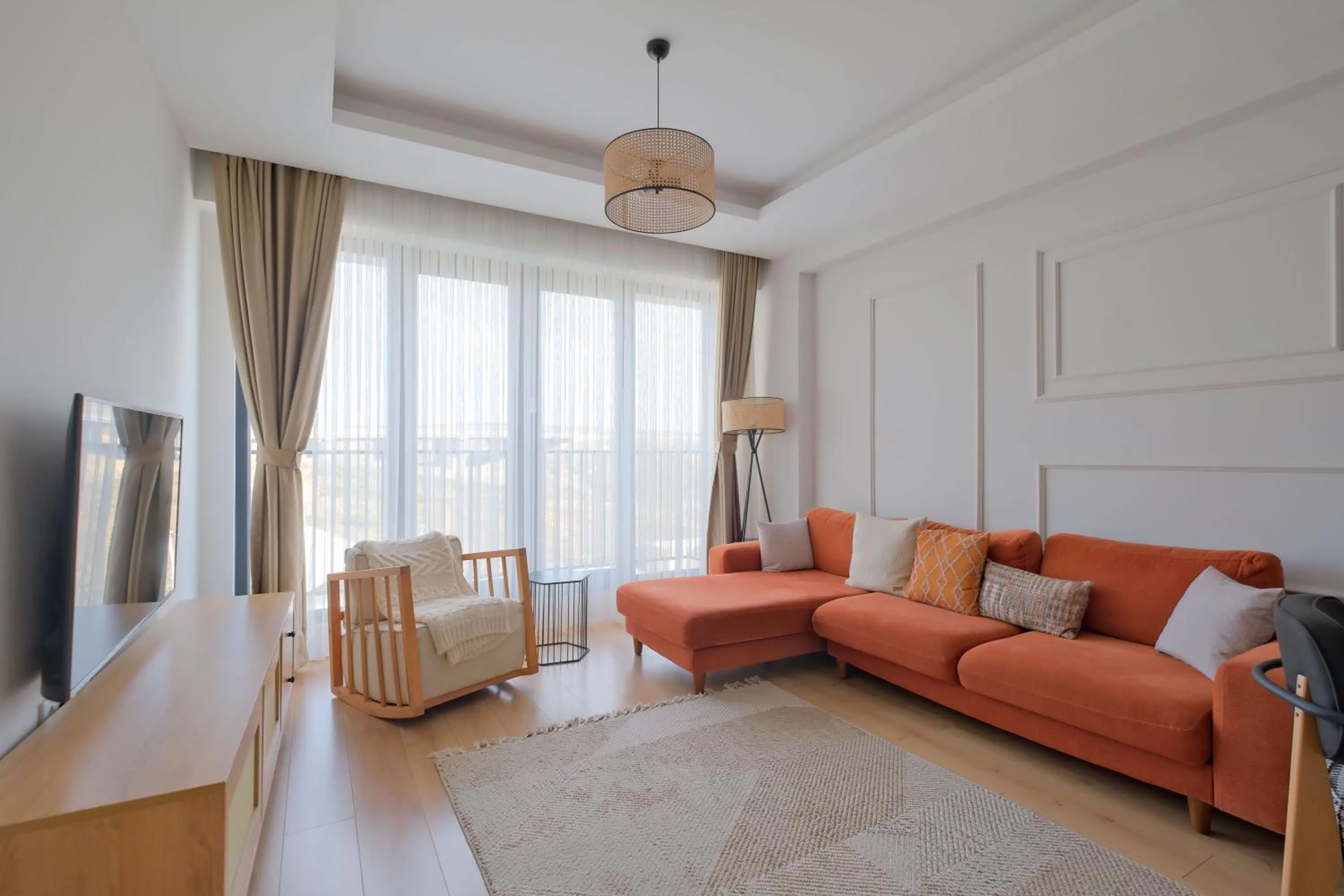 Communal lounge/ TV room in Grand Residence by NewInn