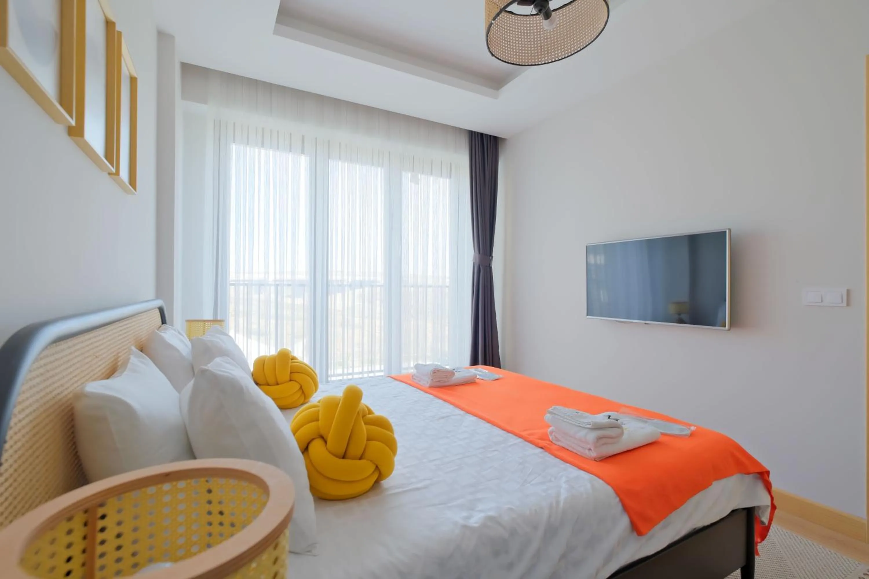 Communal lounge/ TV room in Grand Residence by NewInn