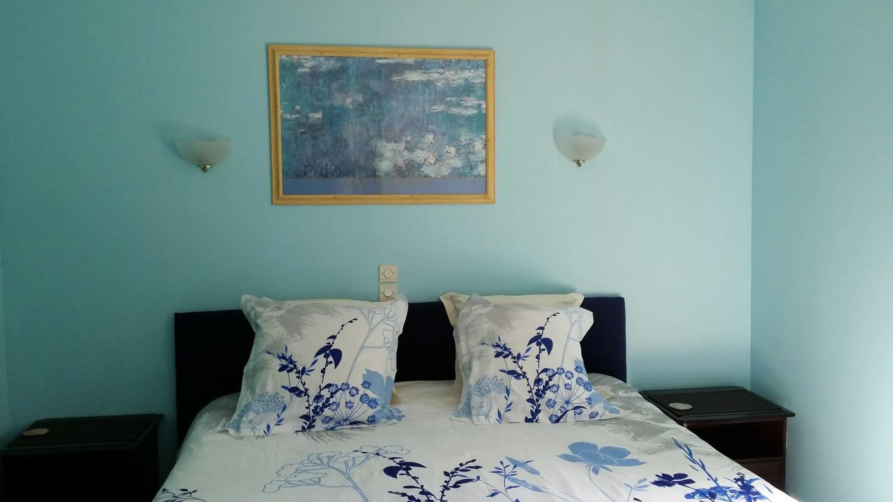Bedroom, Bed in Loire Valley Cottages