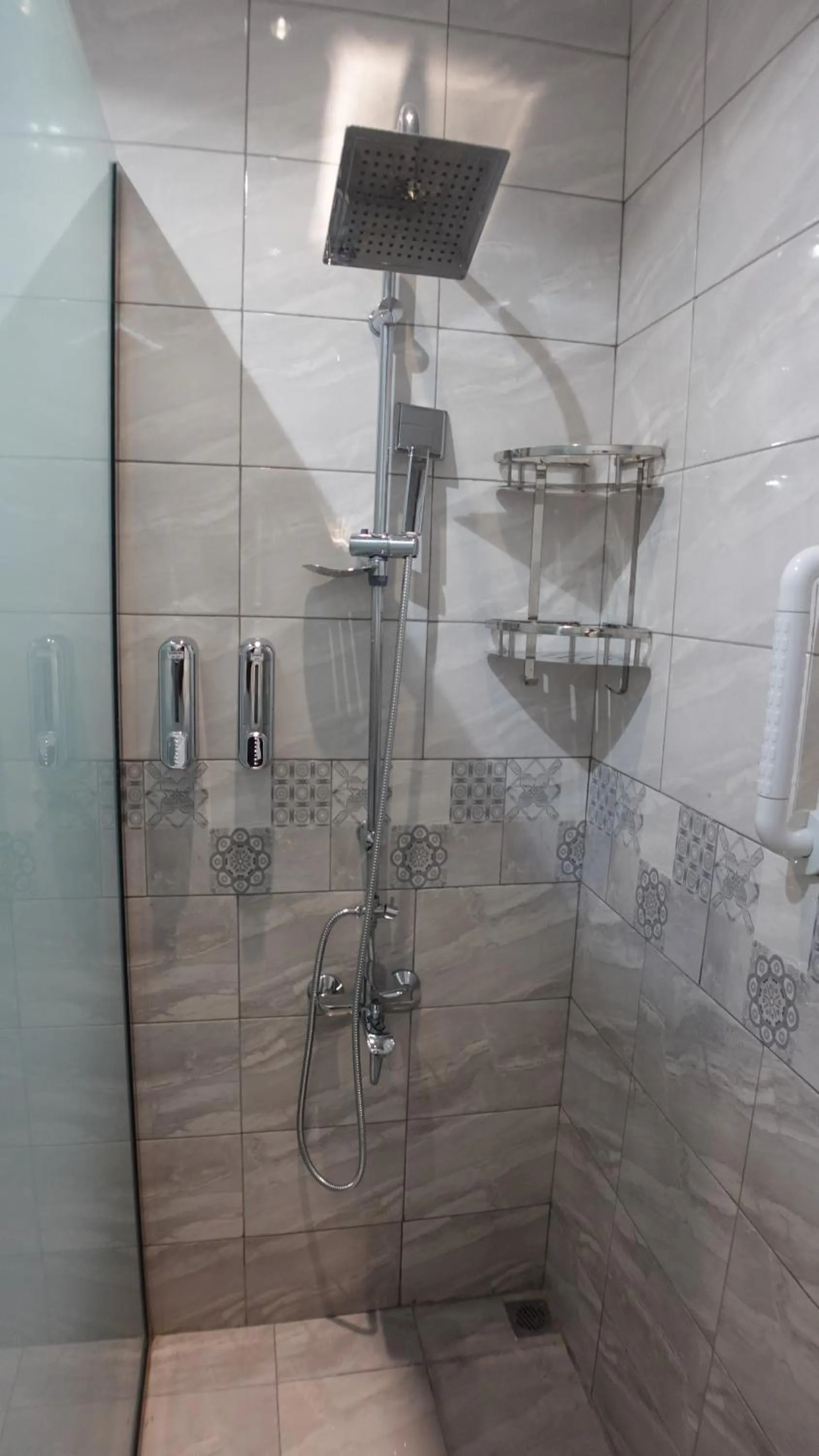 Bathroom in Daraysh Hotel