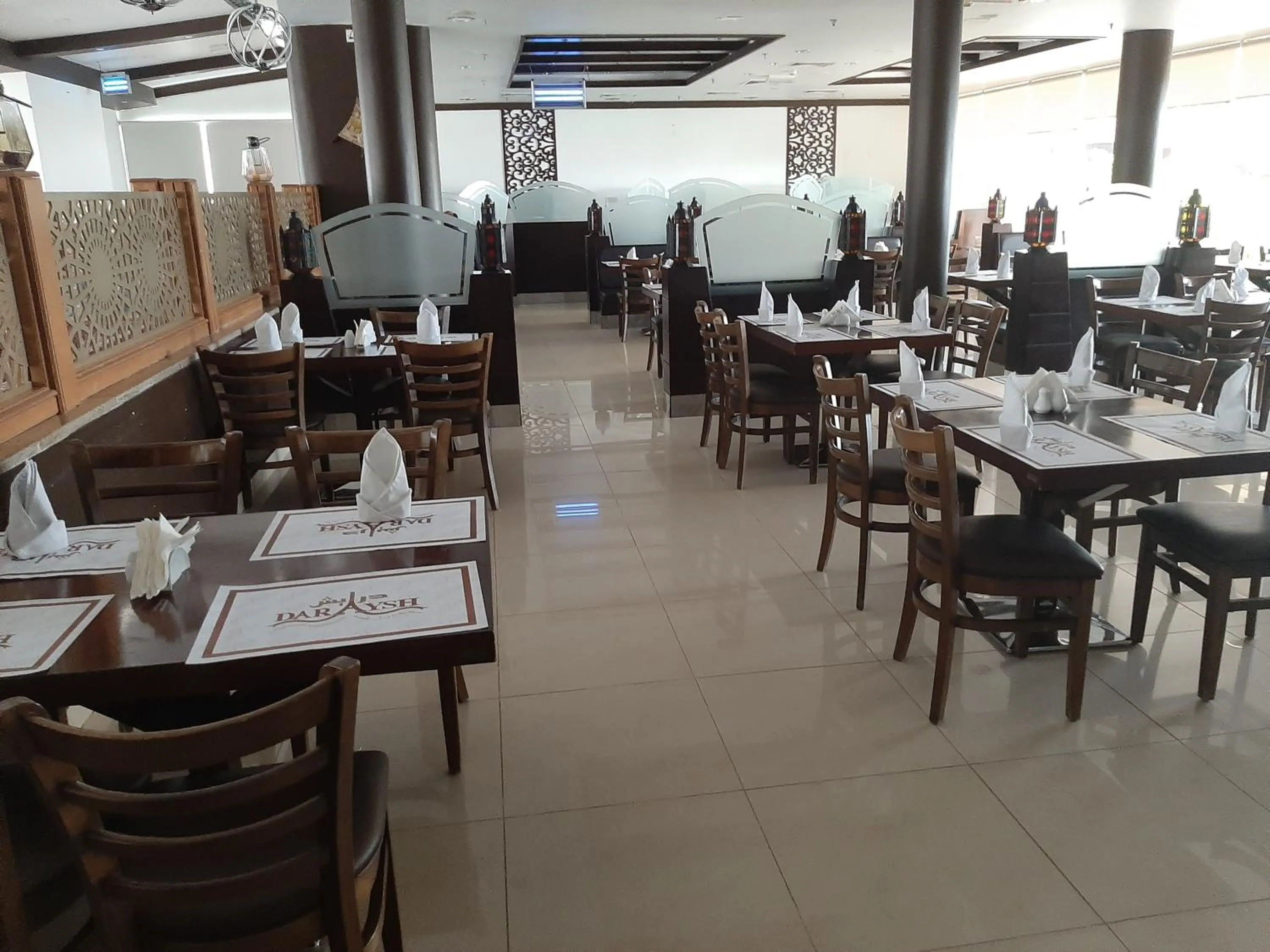 Restaurant/places to eat in Daraysh Hotel