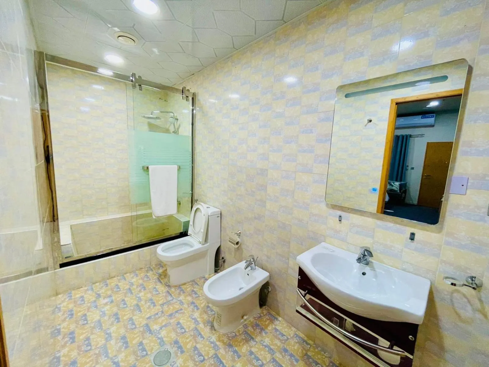 Toilet in Daraysh Hotel