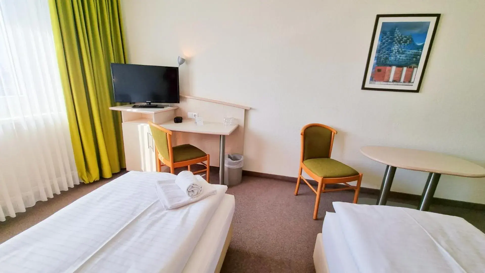 Photo of the whole room, Bed in Panorama Inn Hotel und Boardinghaus Photo of the whole room, Bed in Panorama Inn Hotel und Boardinghaus