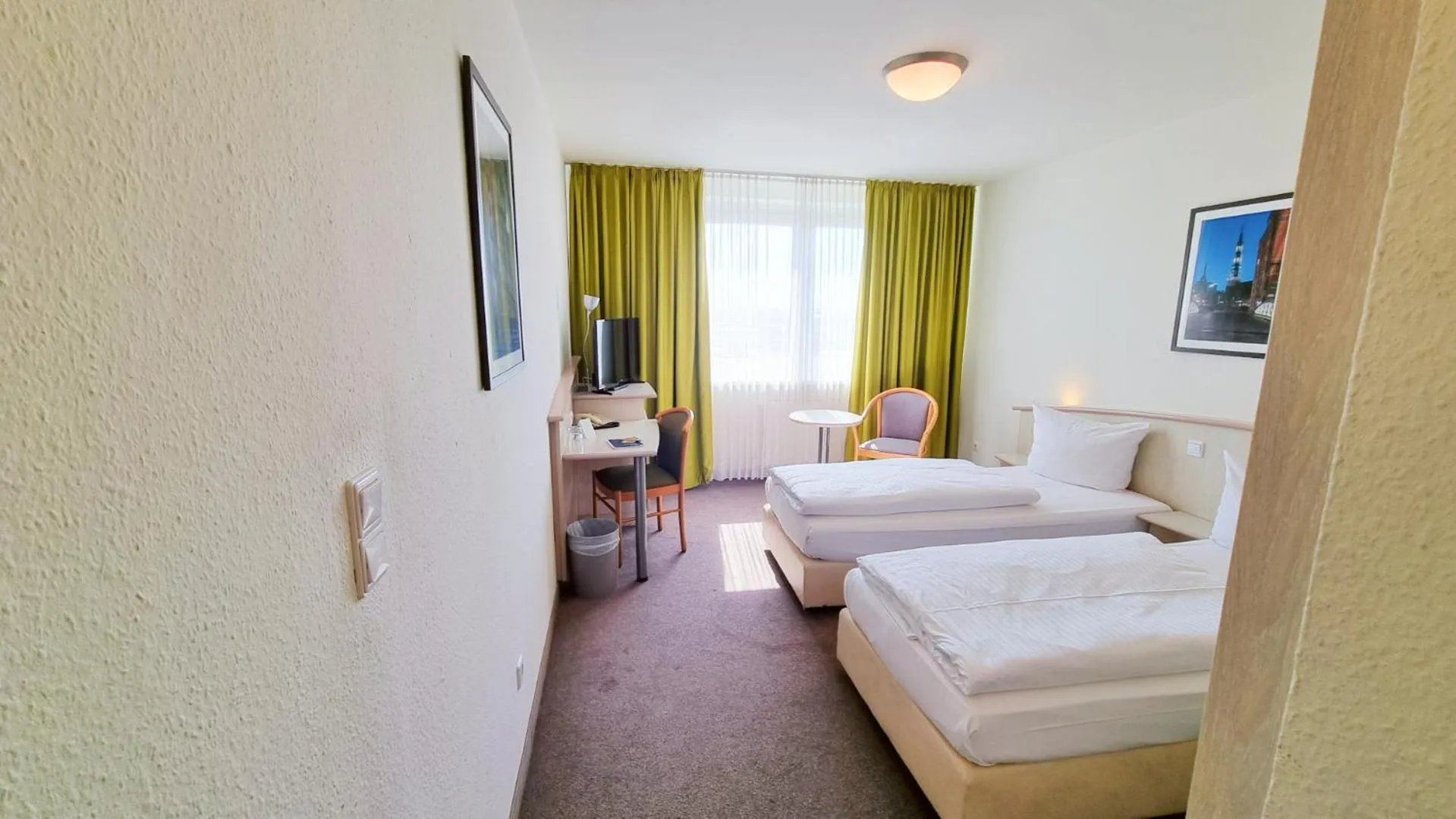 Photo of the whole room, Bed in Panorama Inn Hotel und Boardinghaus