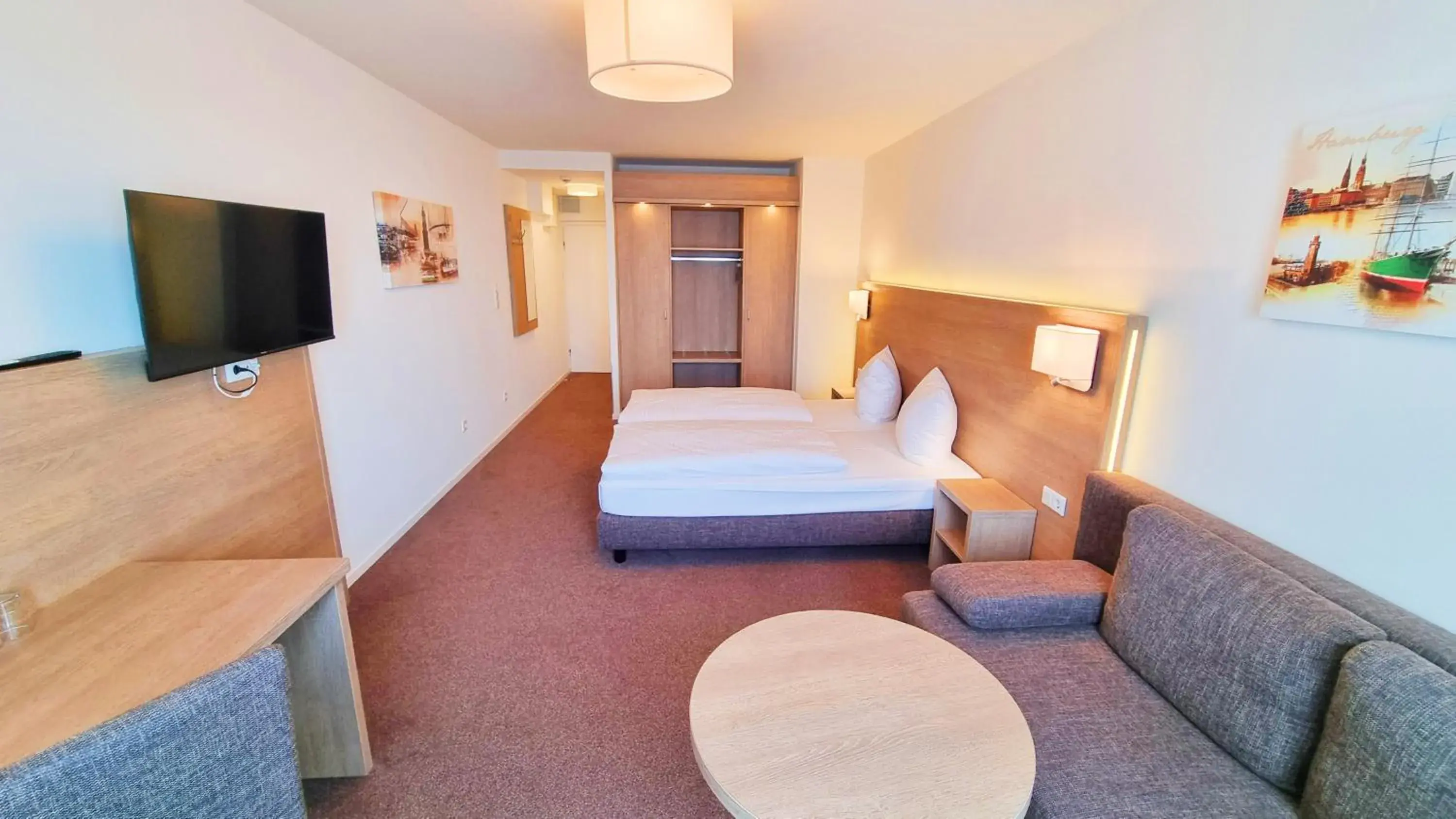 Photo of the whole room, Bed in Panorama Inn Hotel und Boardinghaus Photo of the whole room, Bed in Panorama Inn Hotel und Boardinghaus