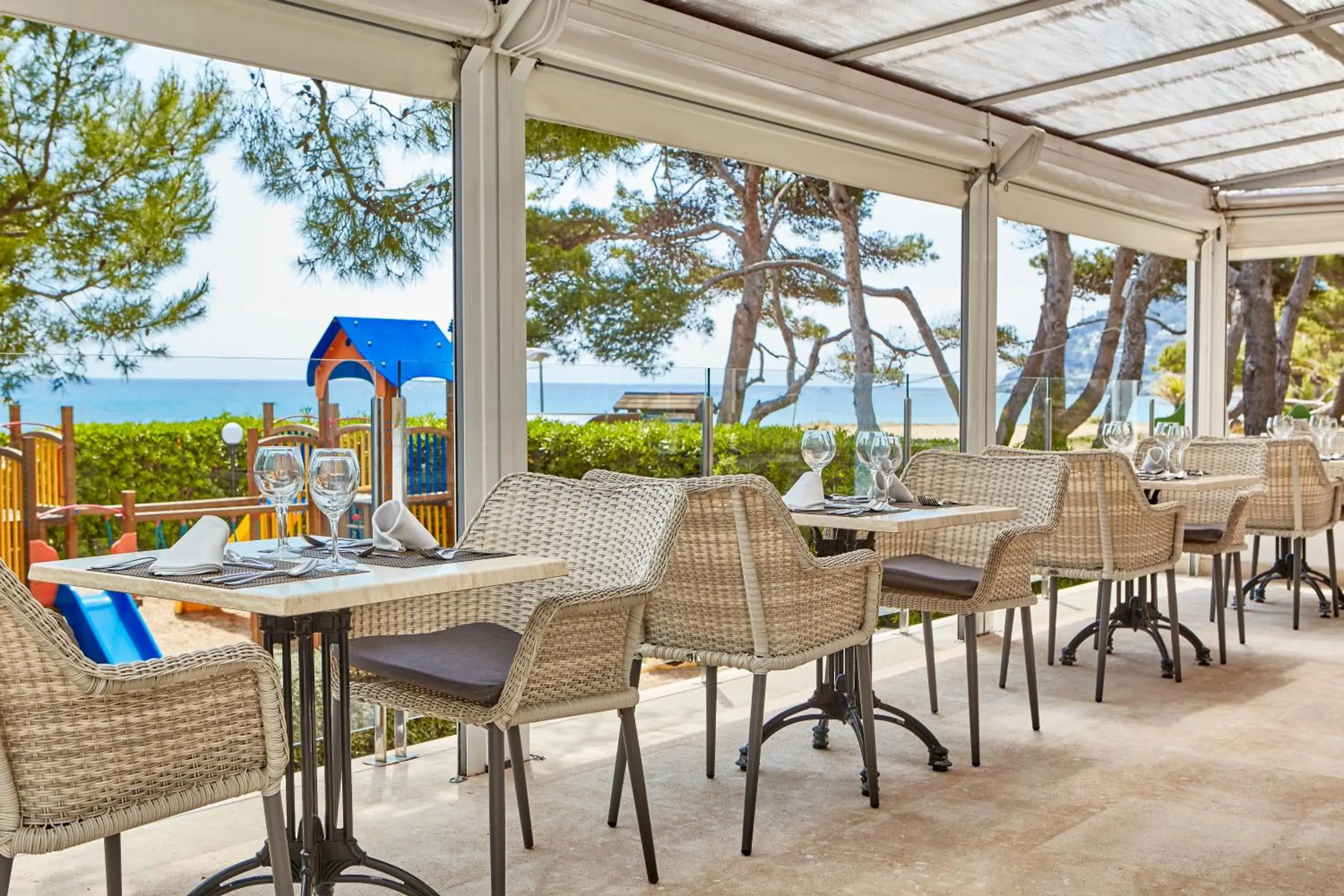 Restaurant/places to eat in Universal Hotel Laguna Restaurant/places to eat in Universal Hotel Laguna