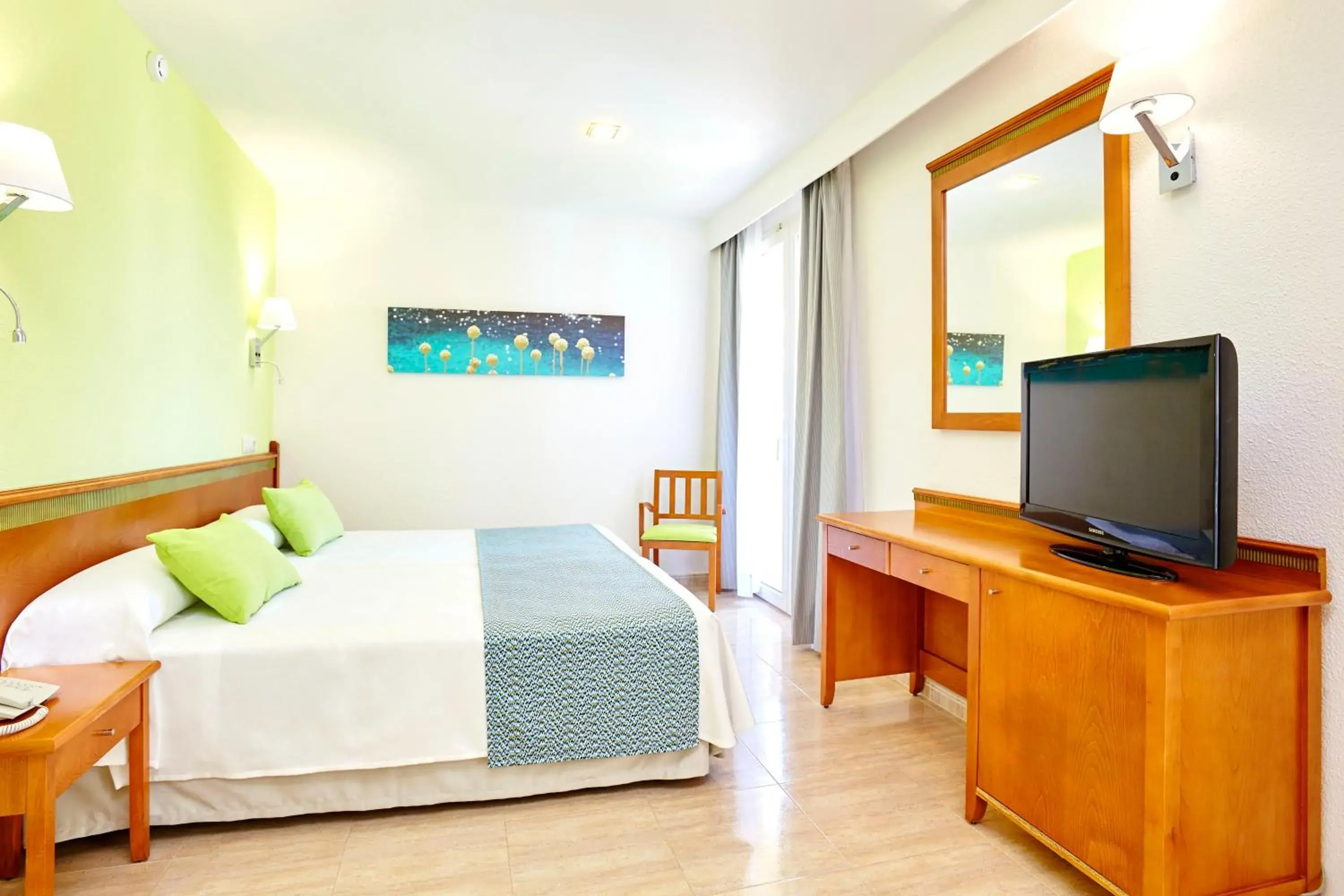 Bedroom, Bed in Universal Hotel Laguna Bedroom, Bed in Universal Hotel Laguna