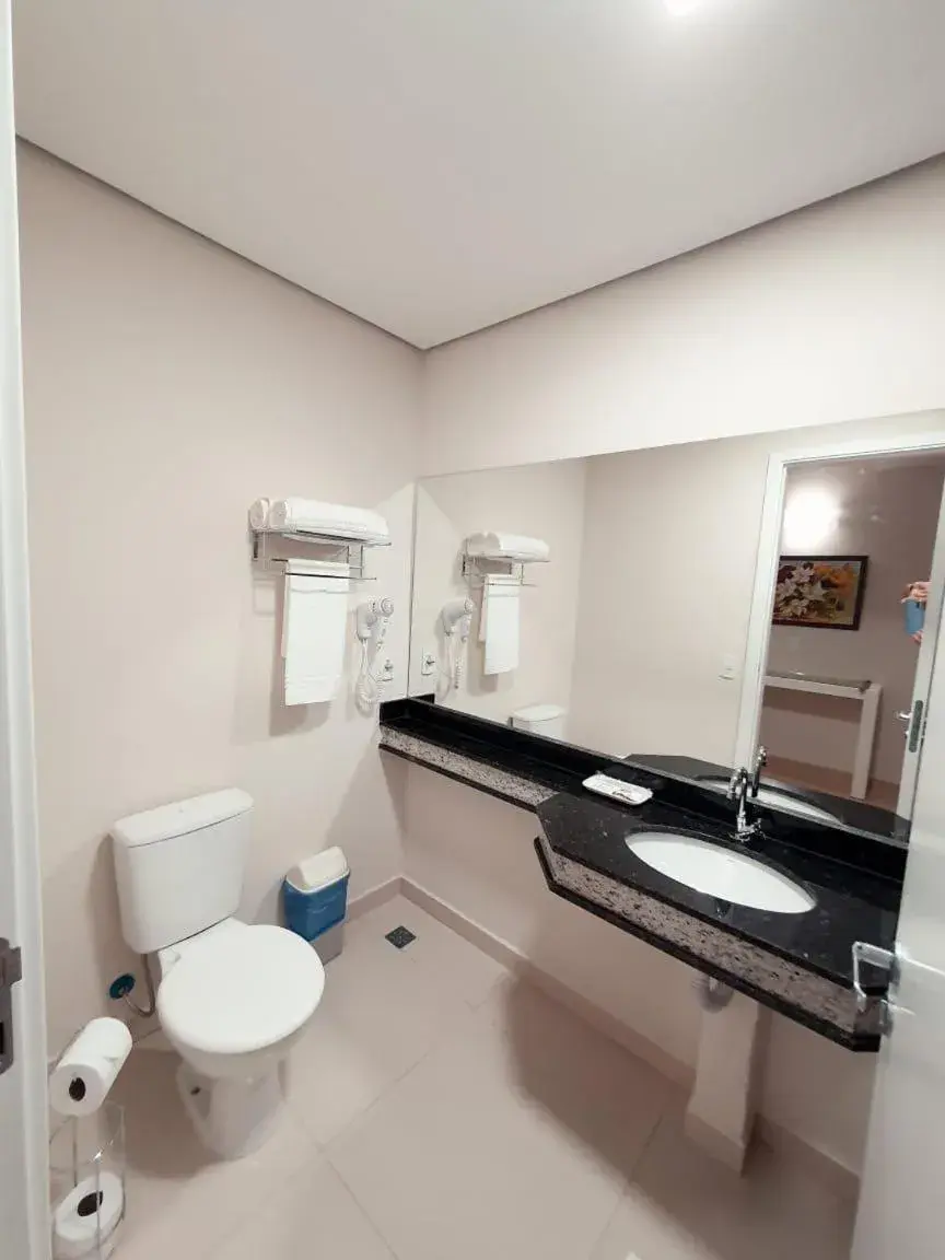Comfort Triple Room - single occupancy in Charles Hotel Comfort Triple Room - single occupancy in Charles Hotel