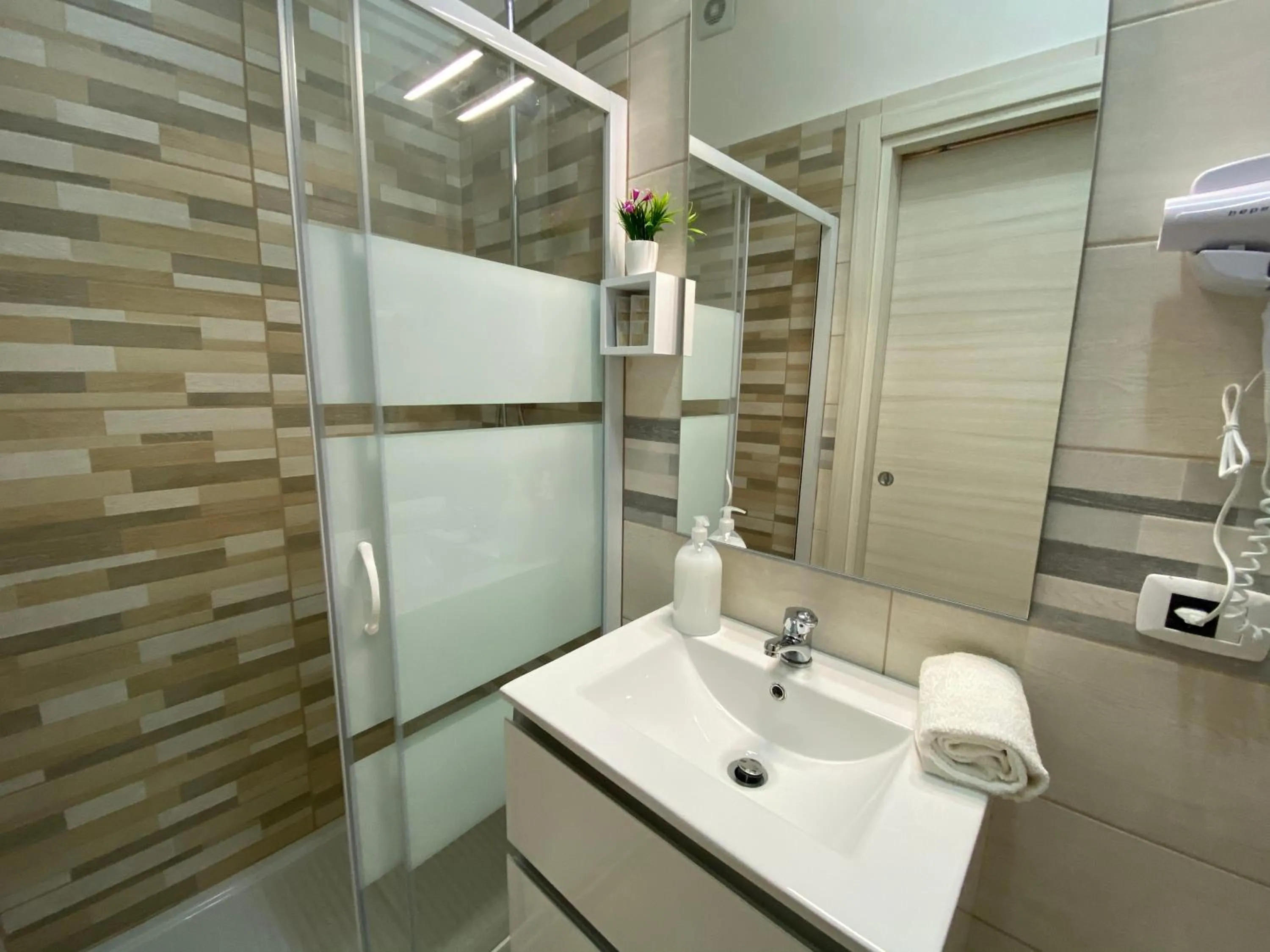 Bathroom in B&B Enjoy Happyness