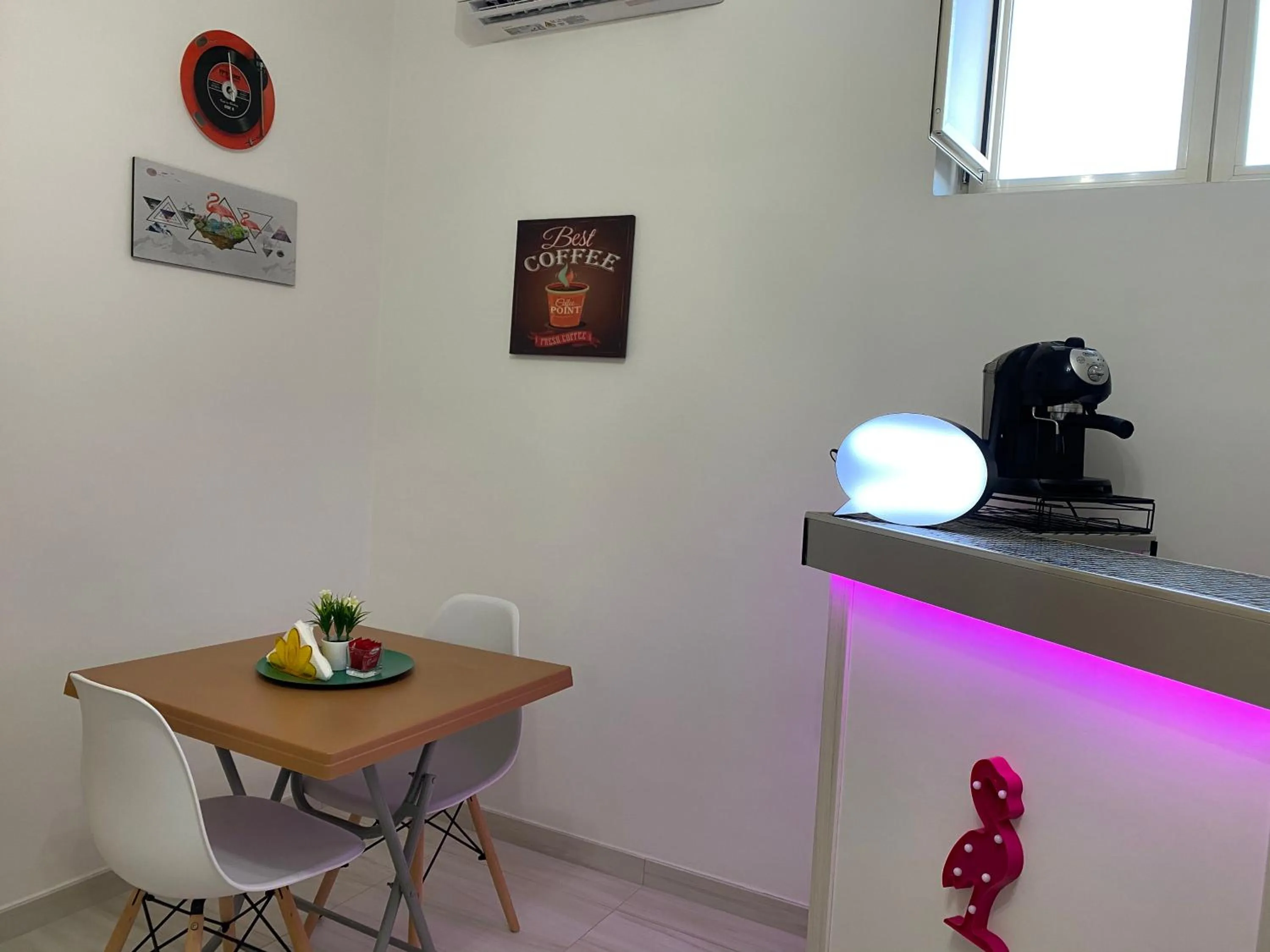 Communal kitchen in B&B Enjoy Happyness