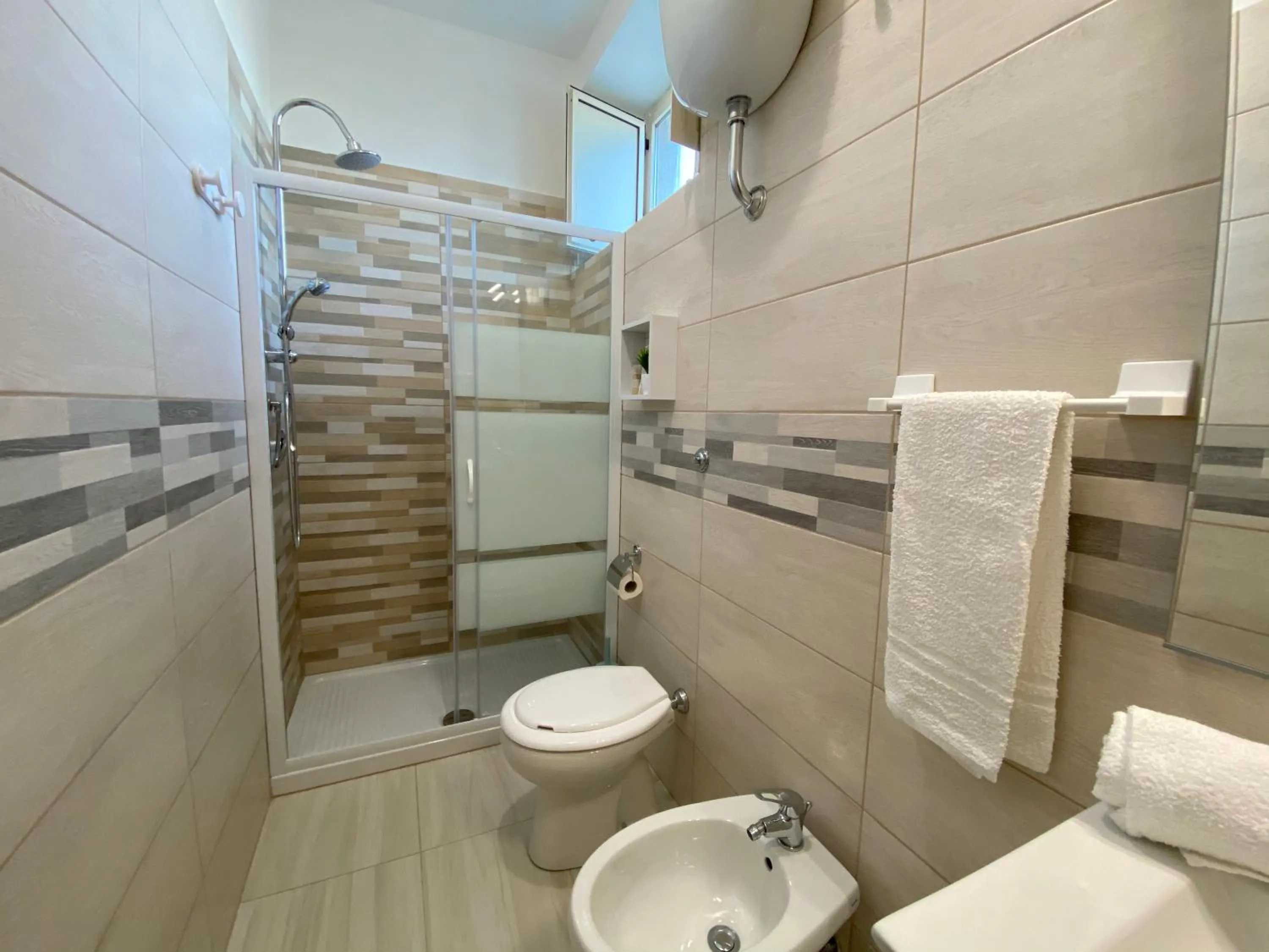 Shower in B&B Enjoy Happyness