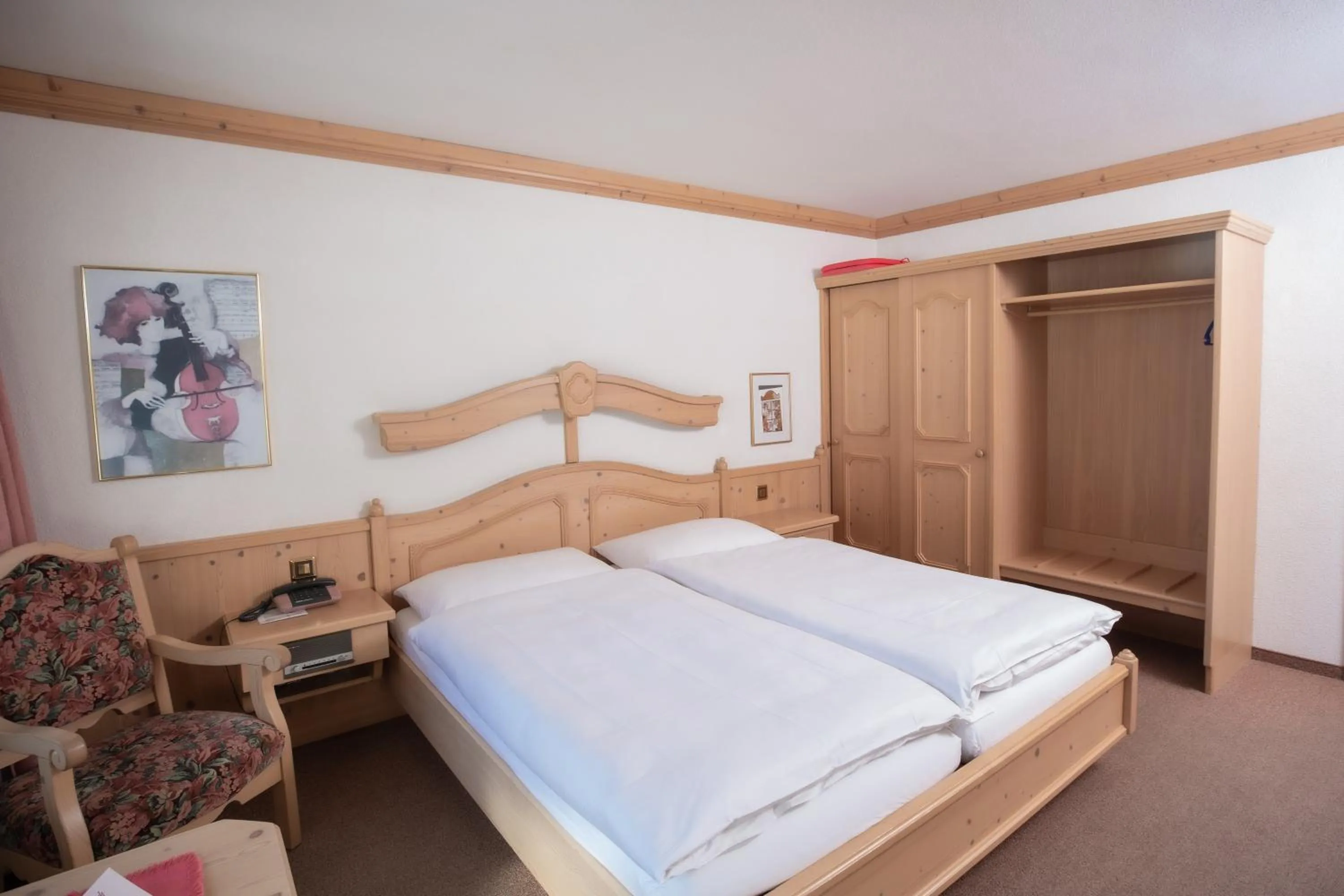 Bed in Hotel Alpenhof