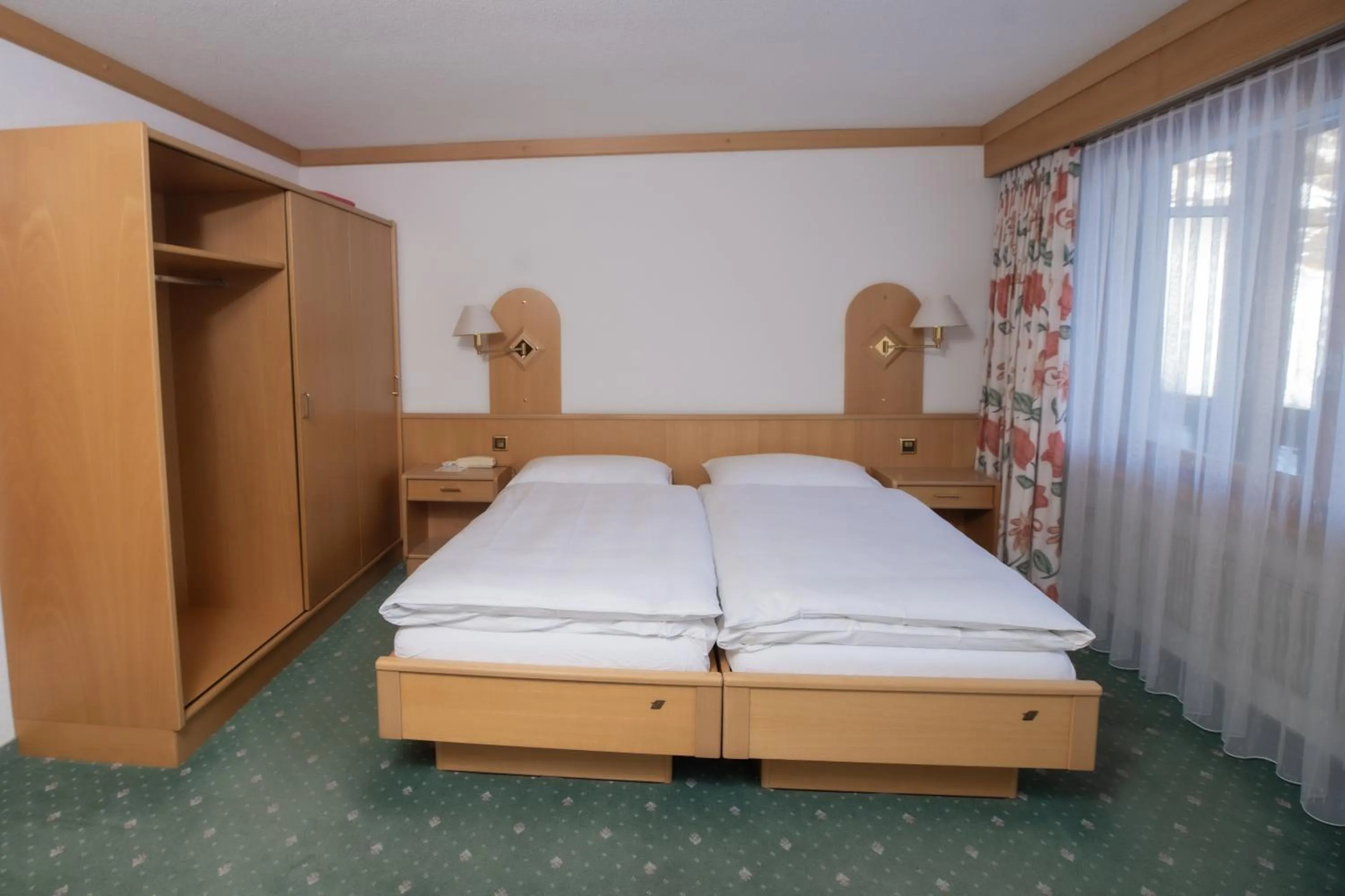 Bed in Hotel Alpenhof