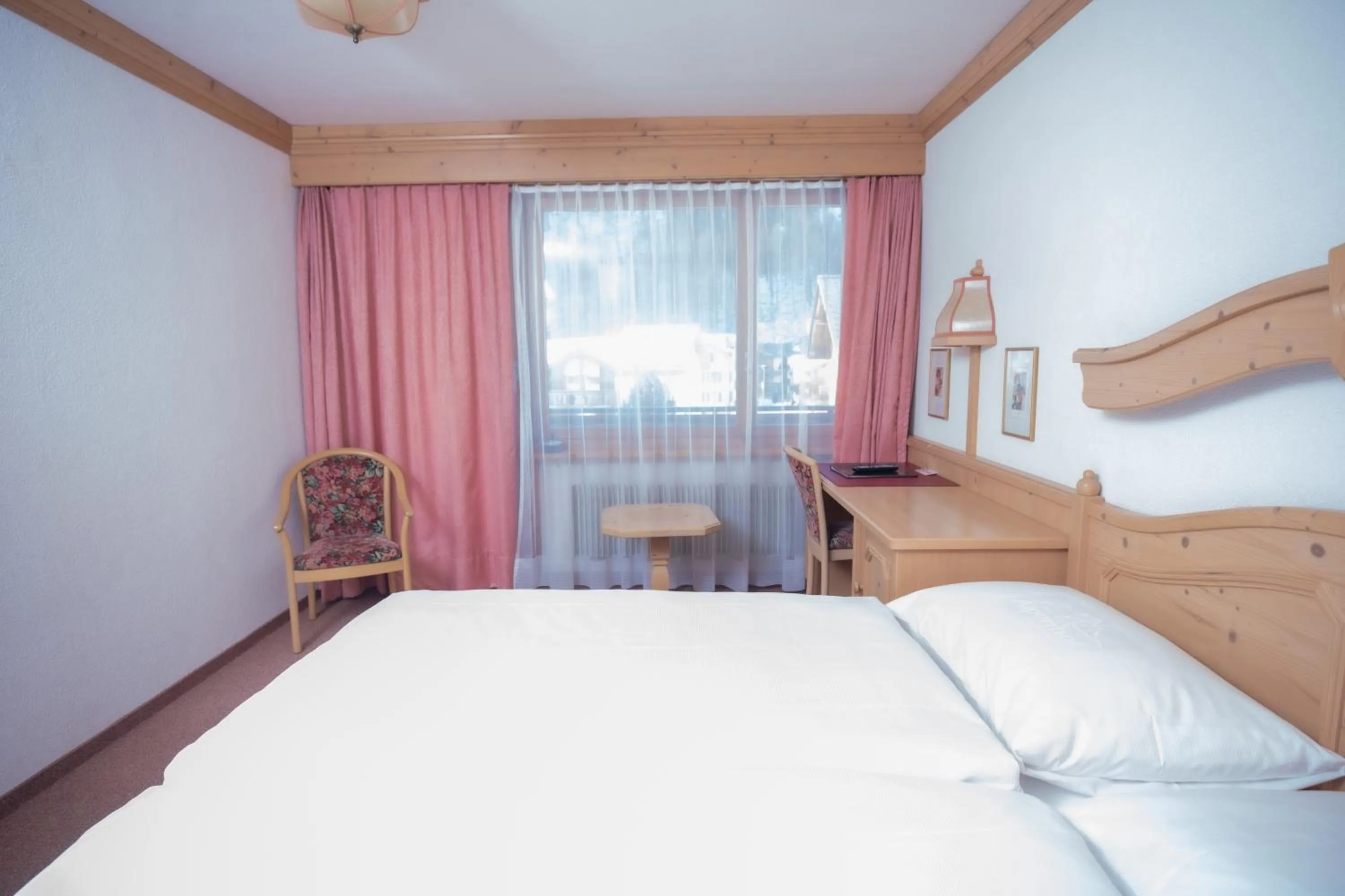 Bed in Hotel Alpenhof