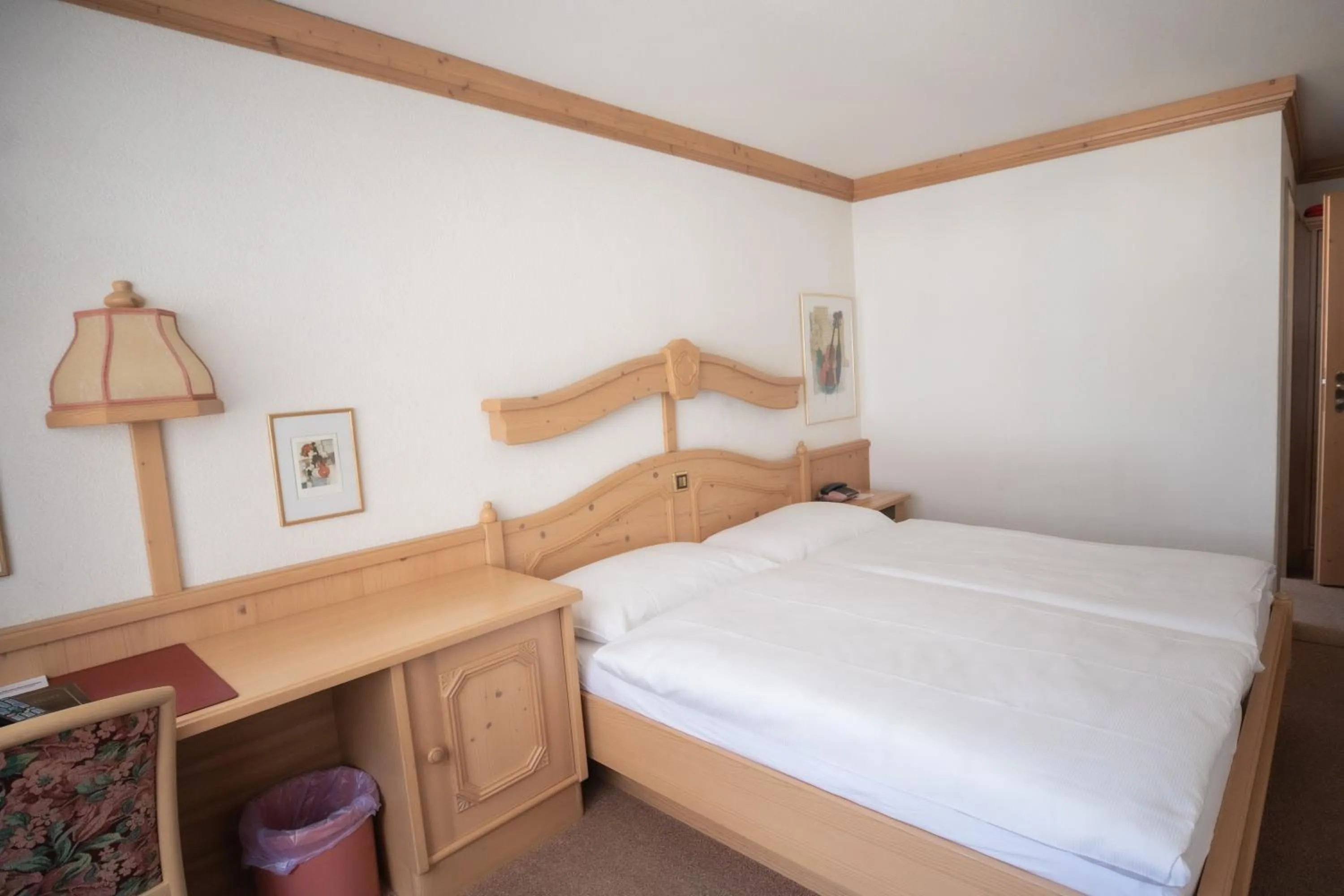 Bed in Hotel Alpenhof