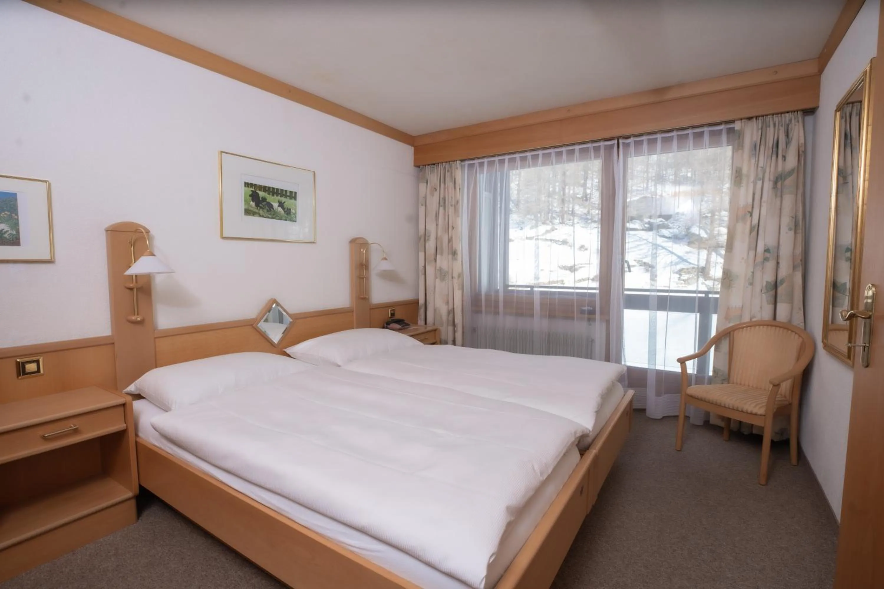 Bed in Hotel Alpenhof