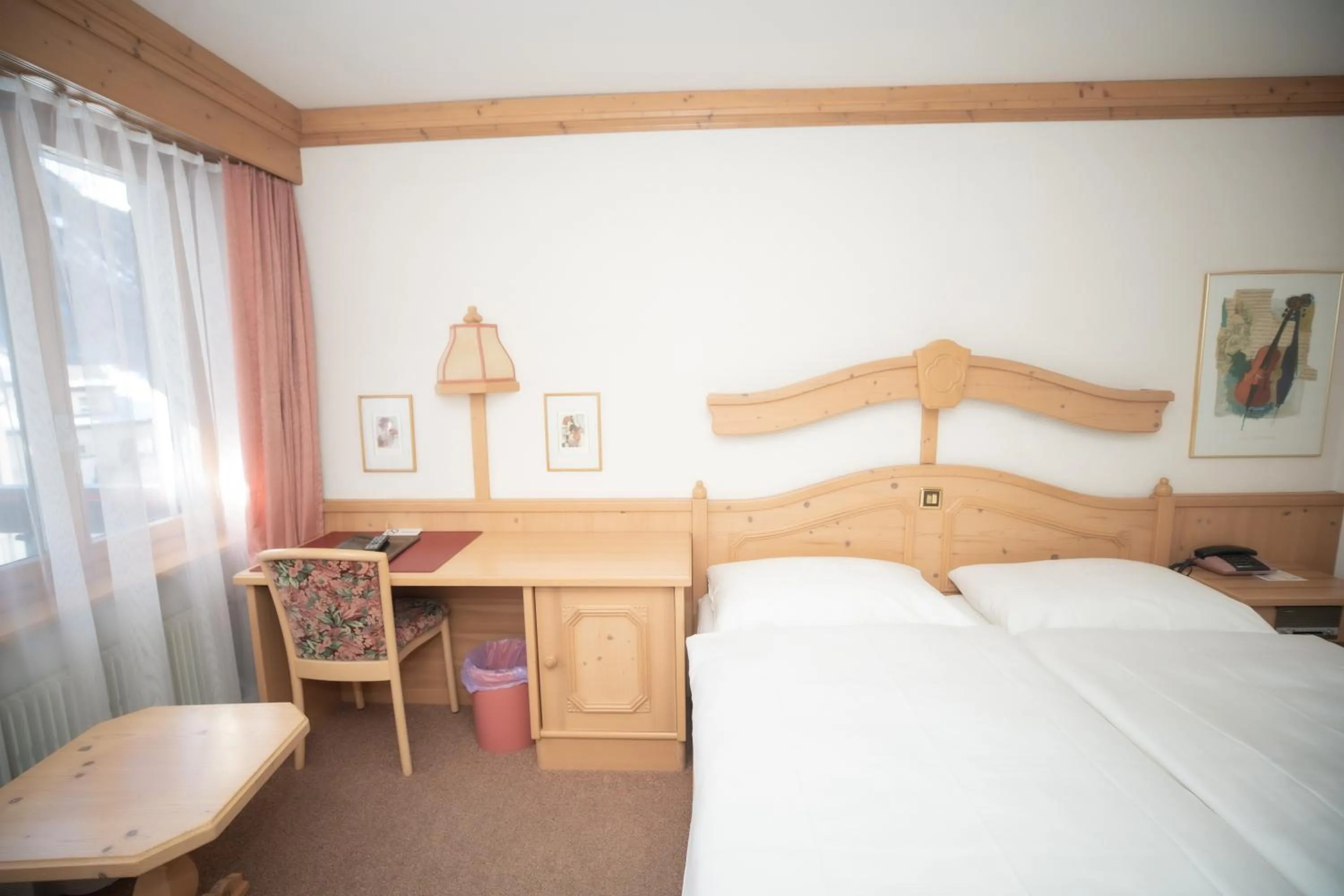 Bed in Hotel Alpenhof