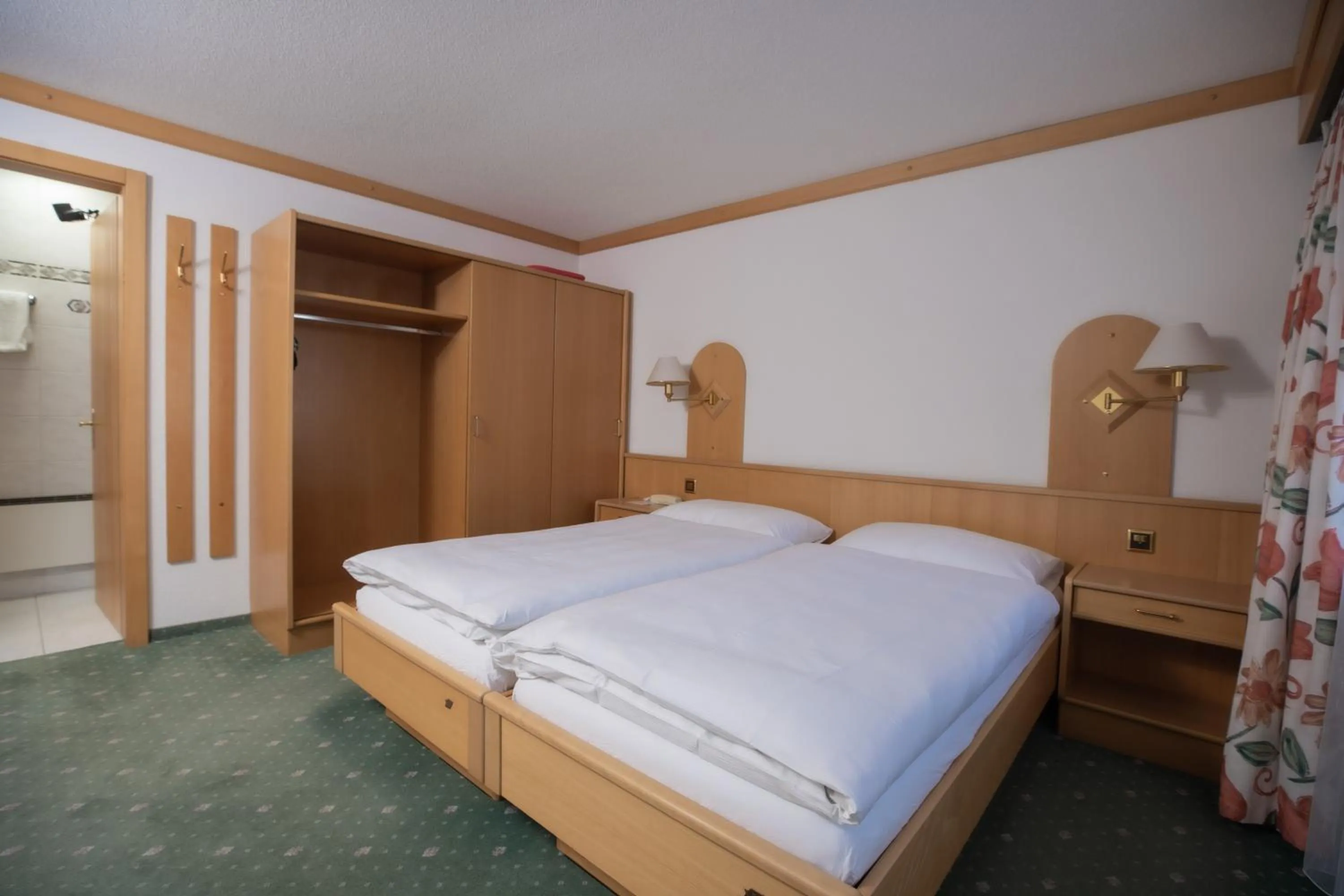 Bed in Hotel Alpenhof