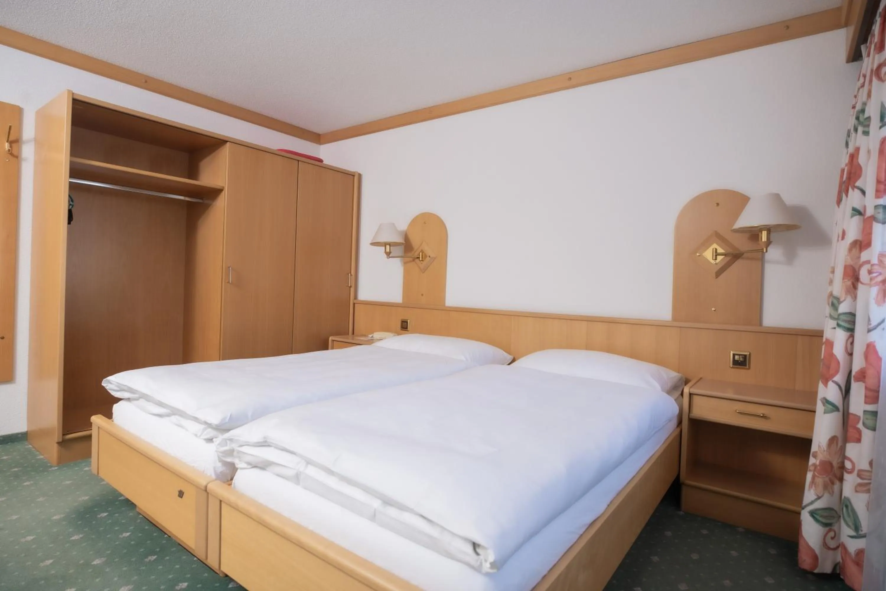 Bed in Hotel Alpenhof