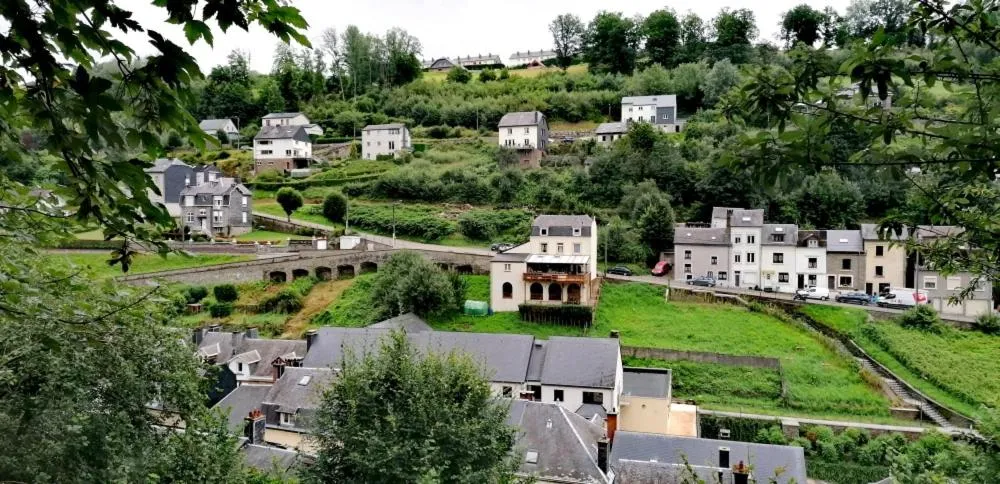 Property building in Le Valhento
