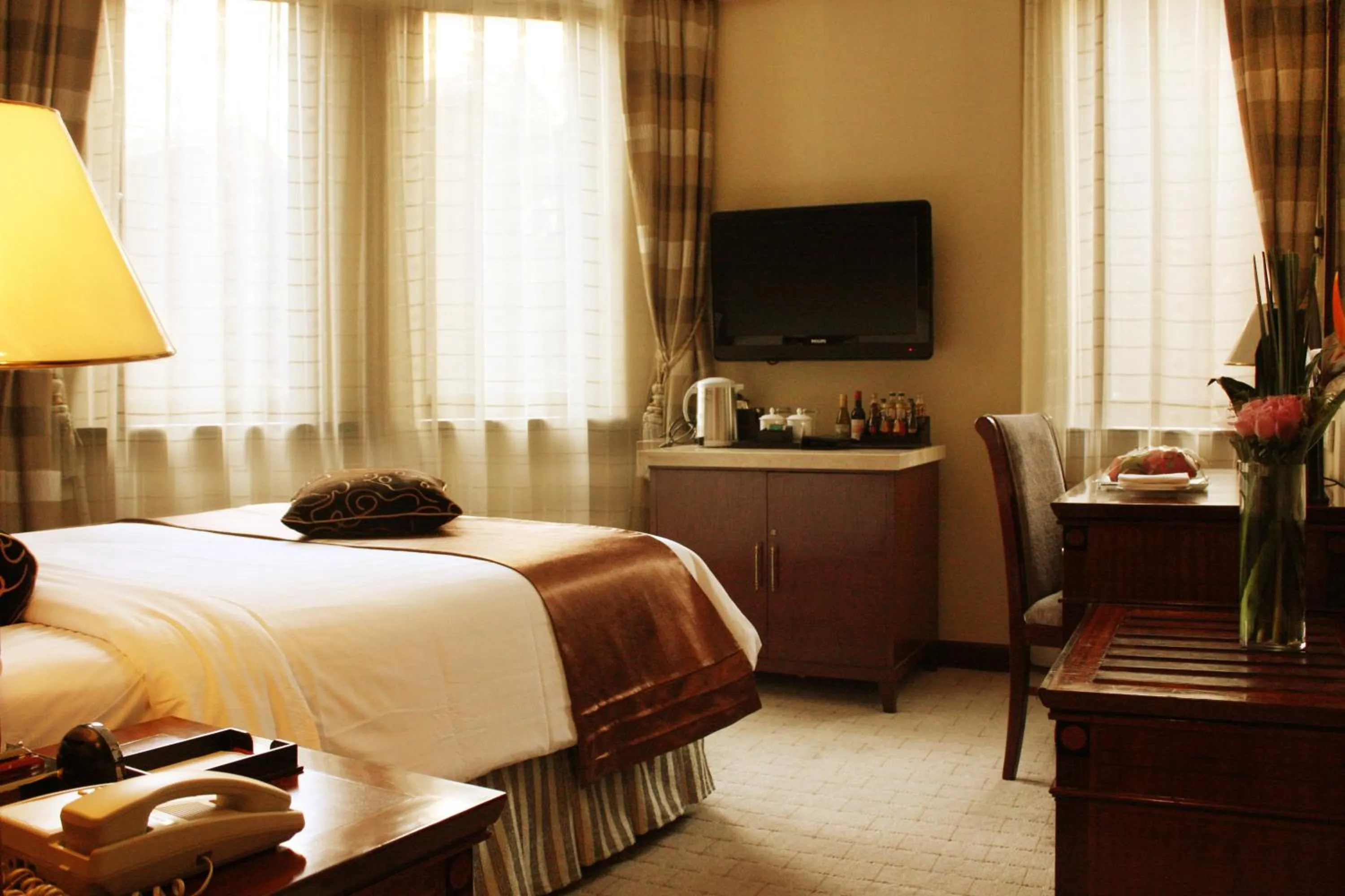 Bedroom, Bed in Shanghai Park Hotel - Hudec Excellent Historical Building - Priority Access for Classic Butterfly Cookies Without queuing to guests
