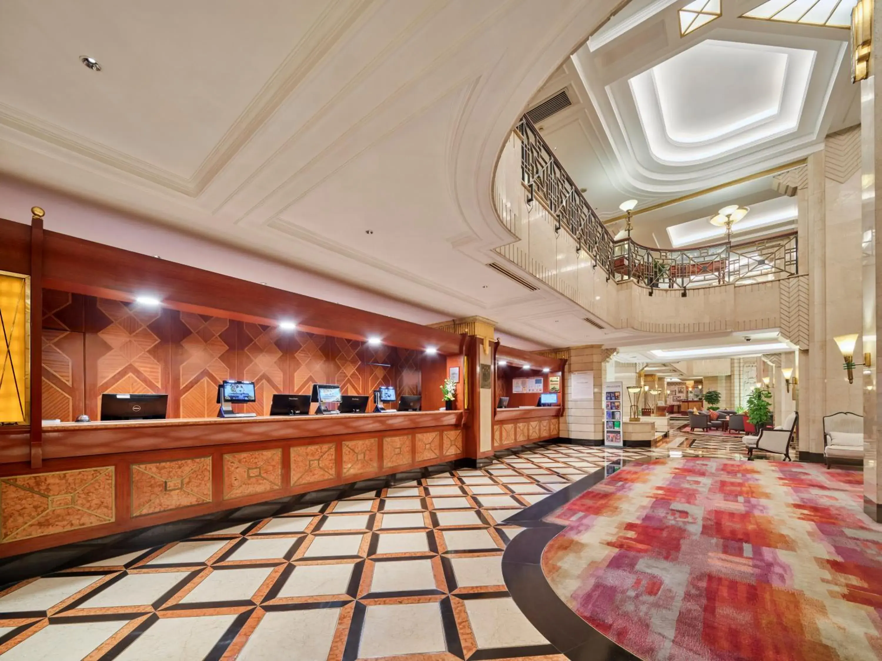 Lobby or reception in Shanghai Park Hotel - Hudec Excellent Historical Building - Priority Access for Classic Butterfly Cookies Without queuing to guests Lobby or reception in Shanghai Park Hotel - Hudec Excellent Historical Building - Priority Access for Classic Butterfly Cookies Without queuing to guests