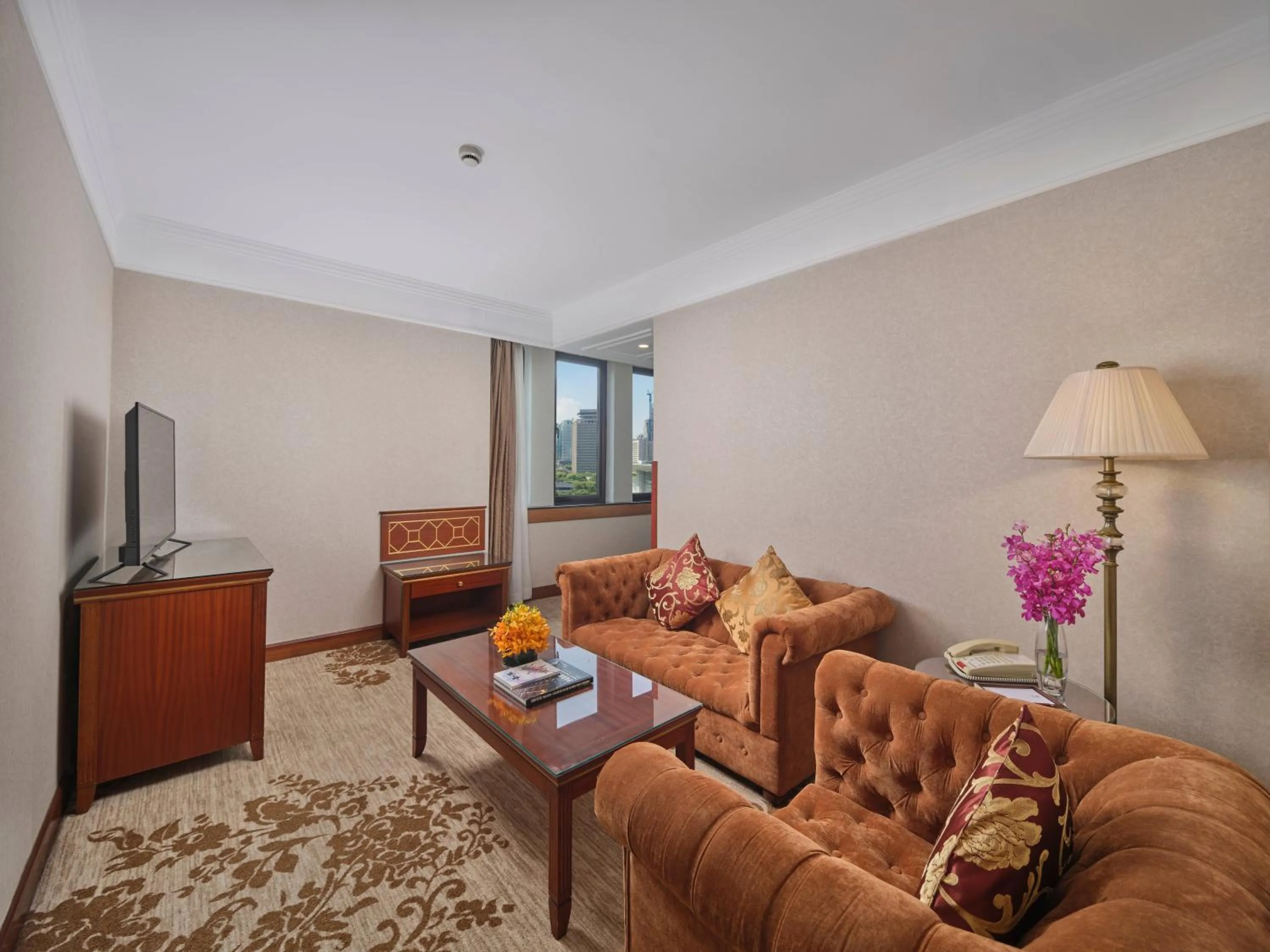 Living room in Shanghai Park Hotel - Hudec Excellent Historical Building - Priority Access for Classic Butterfly Cookies Without queuing to guests