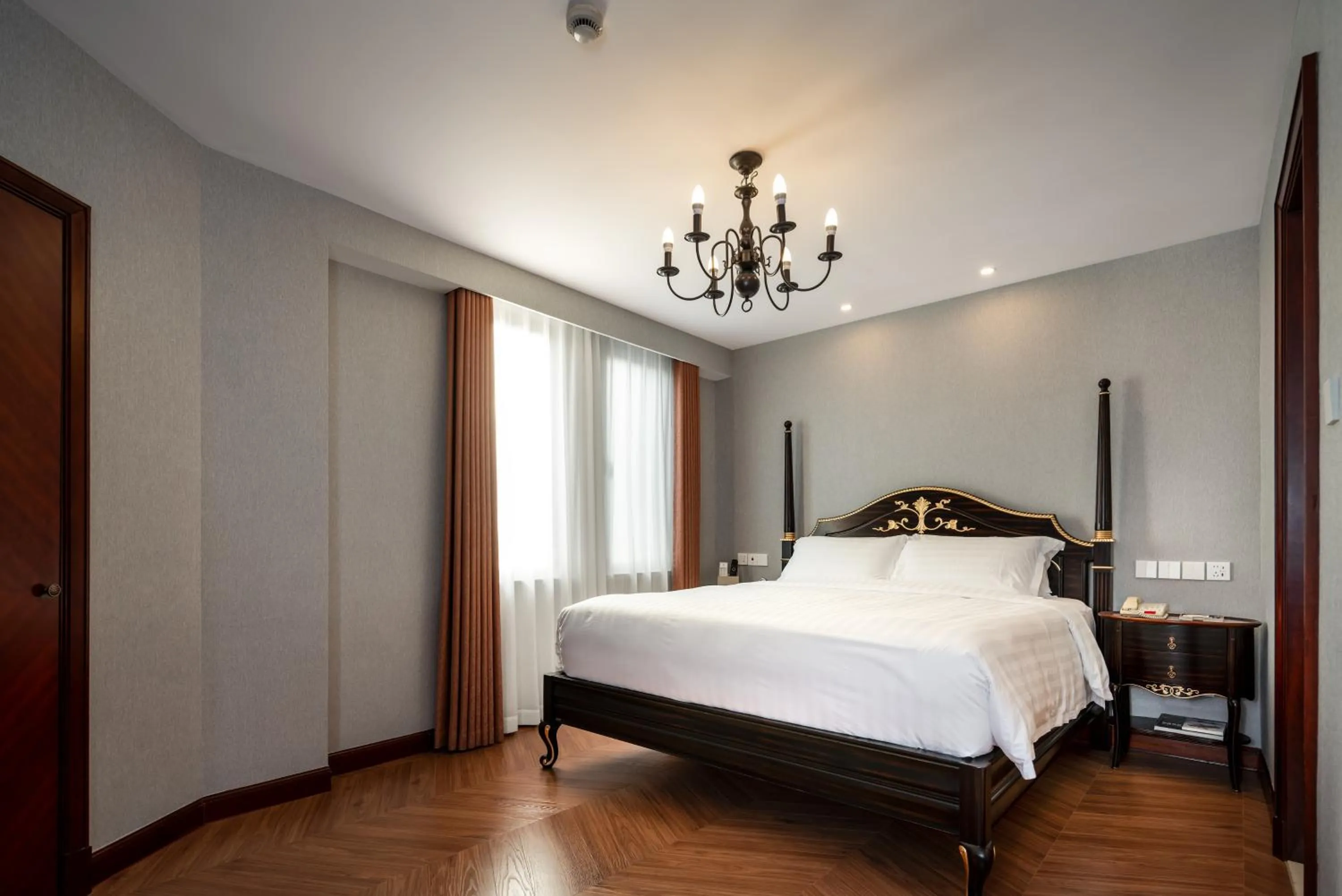 Bedroom, Bed in Shanghai Park Hotel - Hudec Excellent Historical Building - Priority Access for Classic Butterfly Cookies Without queuing to guests