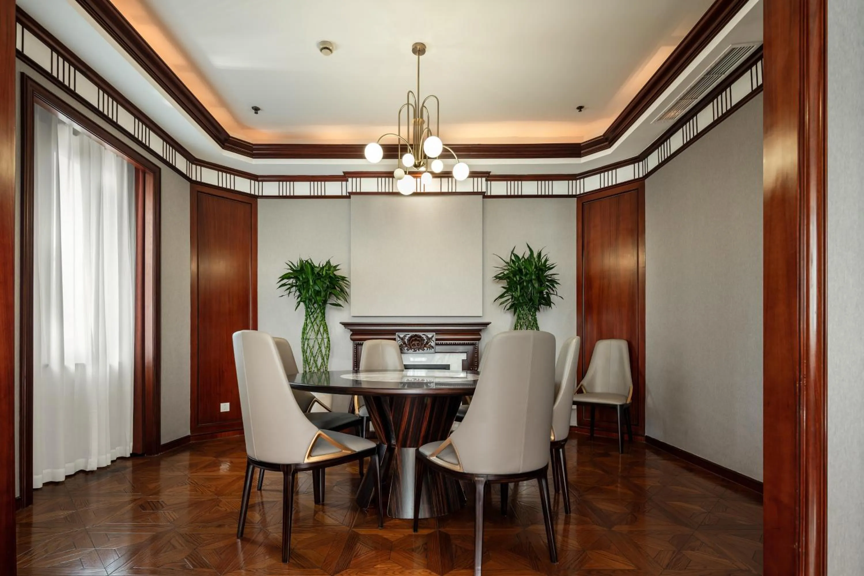 Living room in Shanghai Park Hotel - Hudec Excellent Historical Building - Priority Access for Classic Butterfly Cookies Without queuing to guests