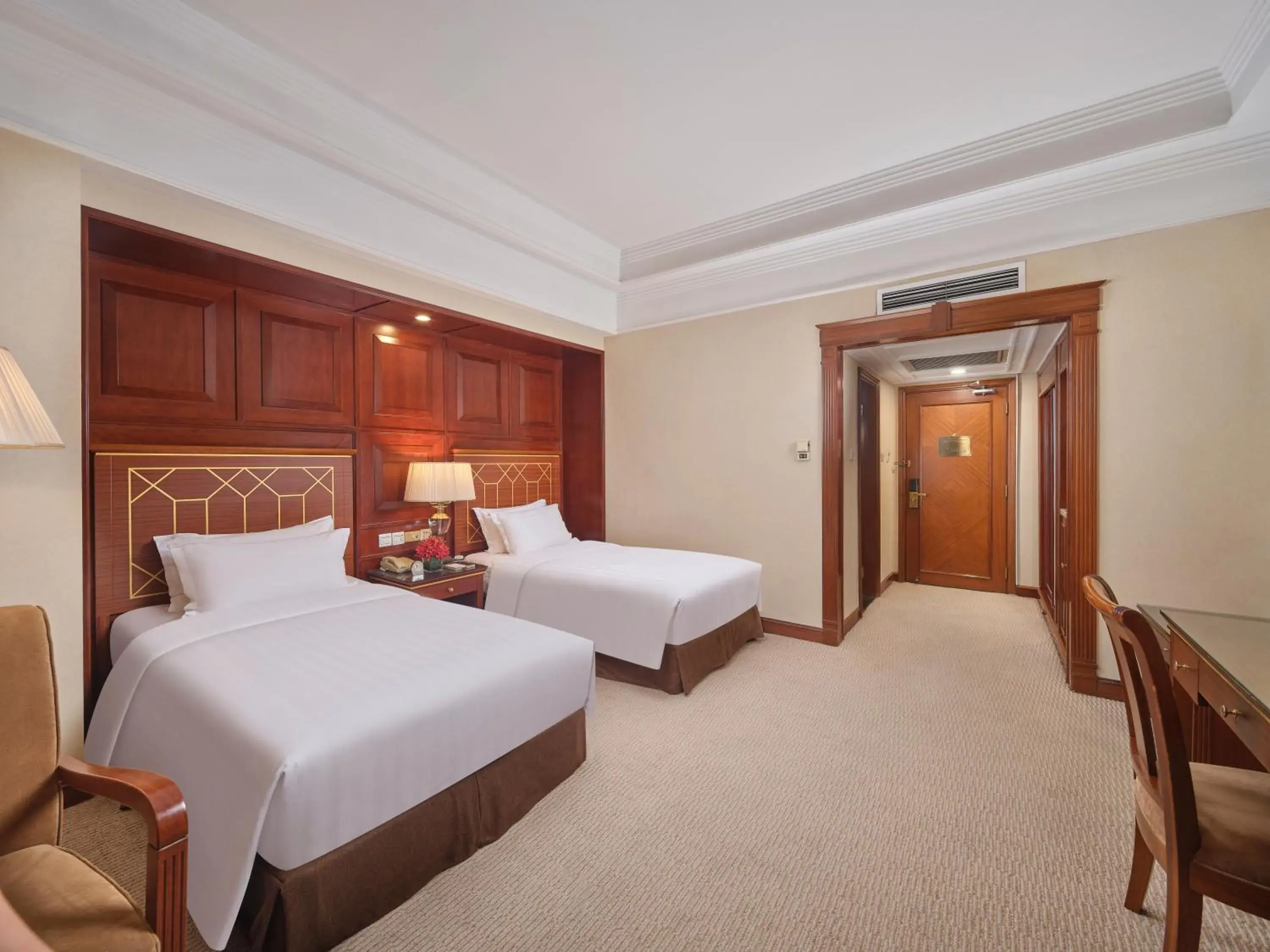 Standard Twin Room in Shanghai Park Hotel - Hudec Excellent Historical Building - Priority Access for Classic Butterfly Cookies Without queuing to guests Standard Twin Room in Shanghai Park Hotel - Hudec Excellent Historical Building - Priority Access for Classic Butterfly Cookies Without queuing to guests