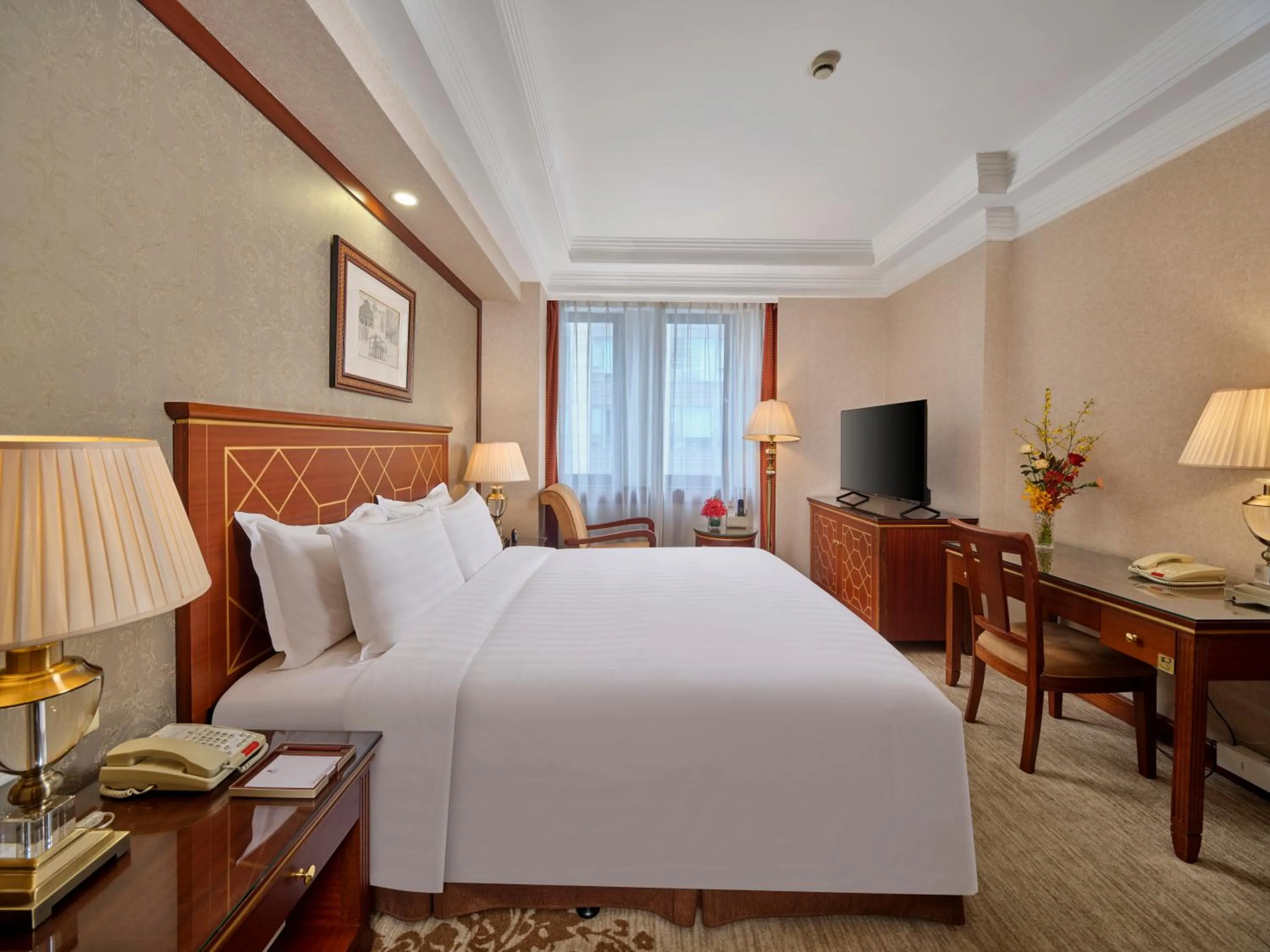 Bed in Shanghai Park Hotel - Hudec Excellent Historical Building - Priority Access for Classic Butterfly Cookies Without queuing to guests