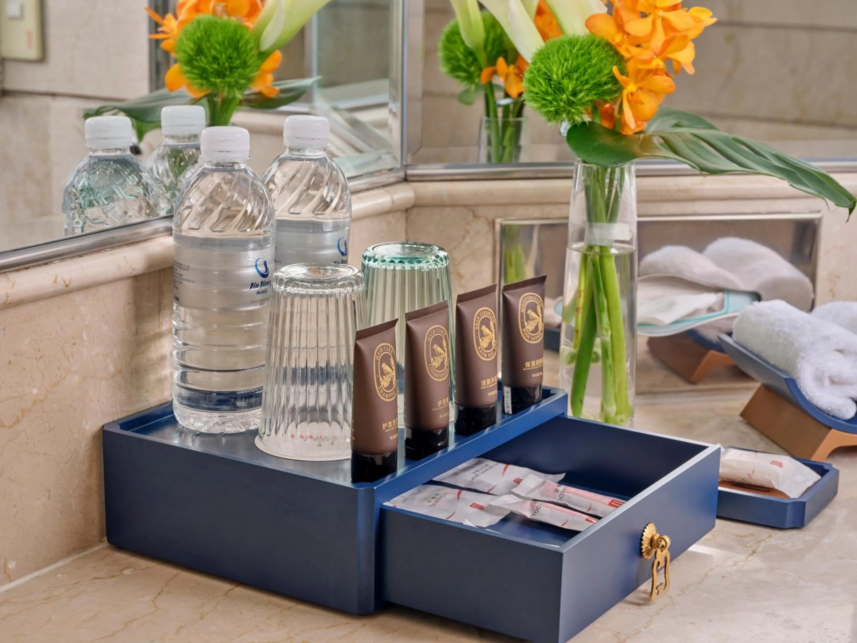 Toilet in Shanghai Park Hotel - Hudec Excellent Historical Building - Priority Access for Classic Butterfly Cookies Without queuing to guests