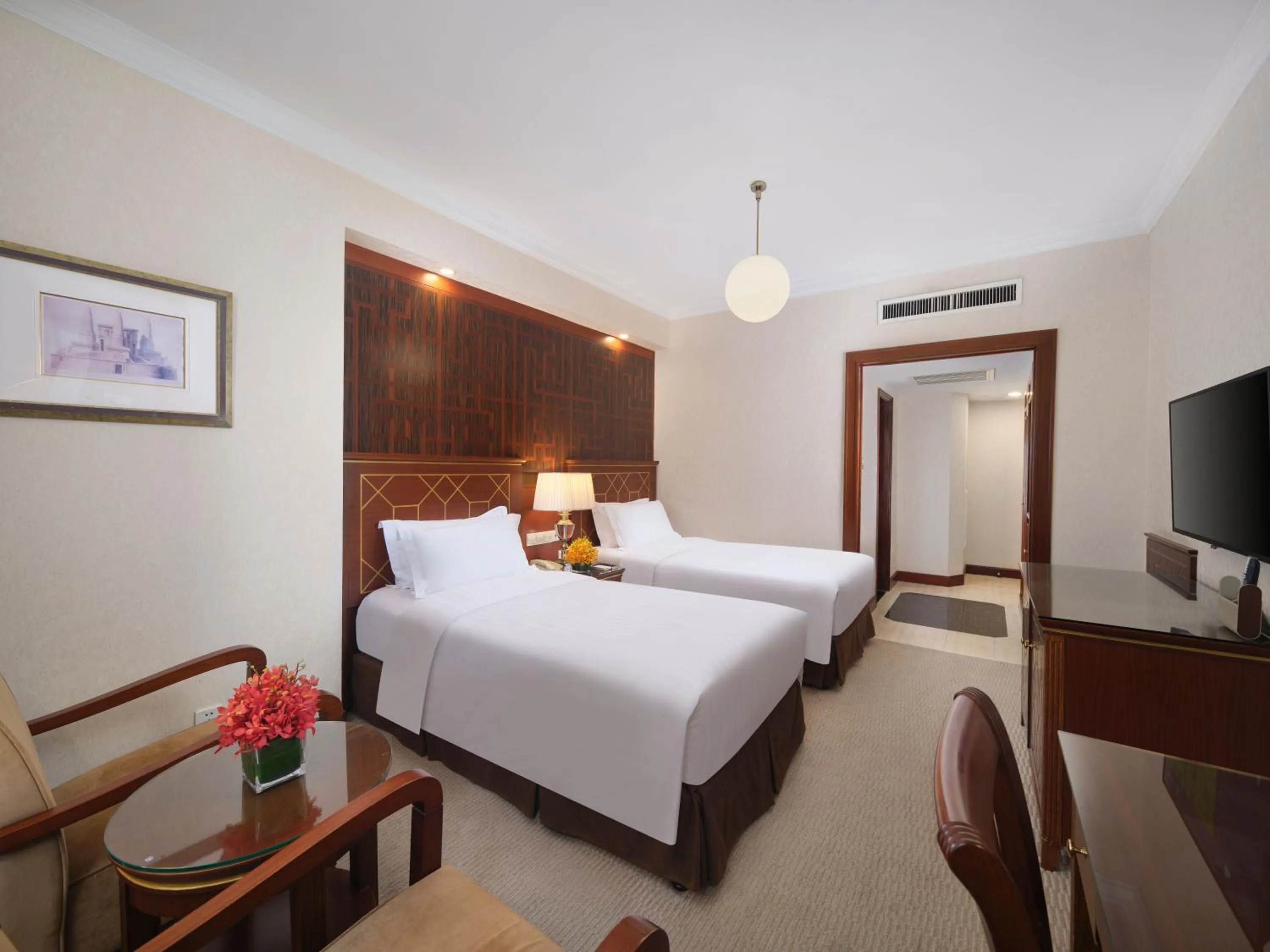 Bedroom, Bed in Shanghai Park Hotel - Hudec Excellent Historical Building - Priority Access for Classic Butterfly Cookies Without queuing to guests