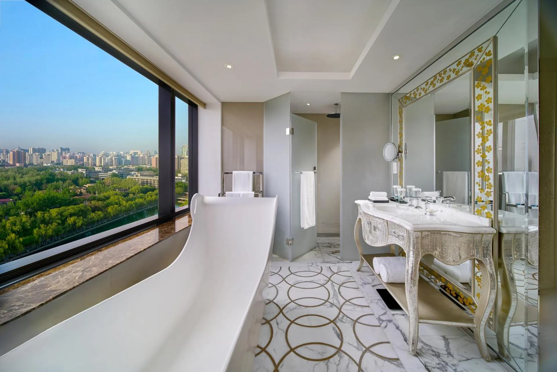 Bathroom in The Kunlun Beijing Jin Jiang Radisson