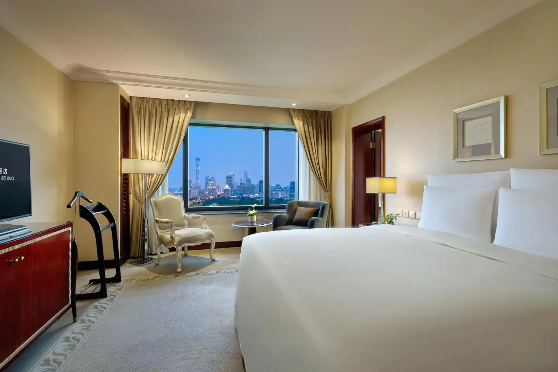 Bedroom, Bed in The Kunlun Beijing Jin Jiang Radisson Bedroom, Bed in The Kunlun Beijing Jin Jiang Radisson