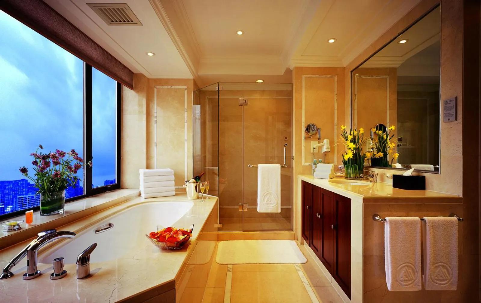 Bathroom in The Kunlun Beijing Jin Jiang Radisson