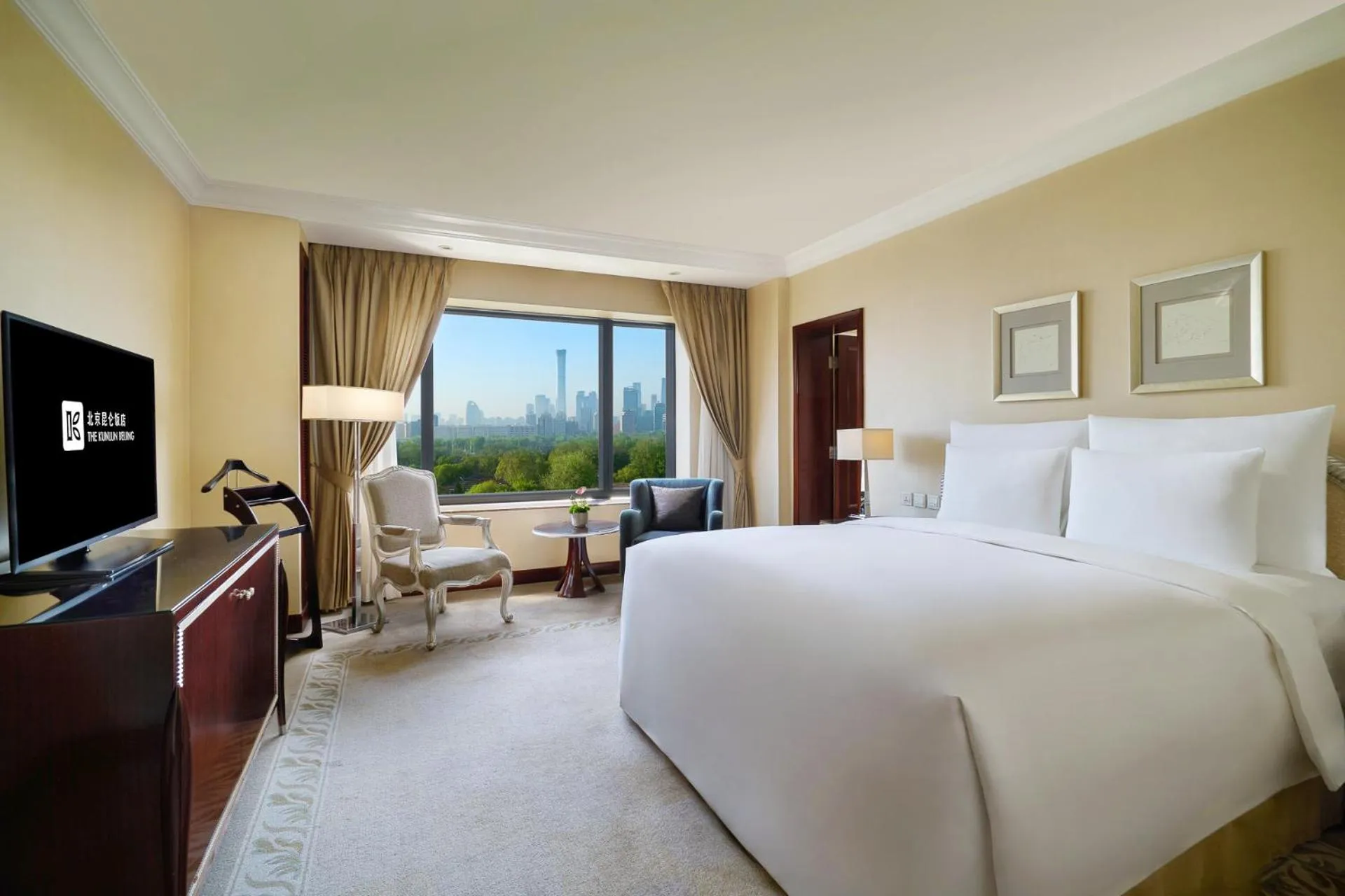 Bedroom, Bed in The Kunlun Beijing Jin Jiang Radisson