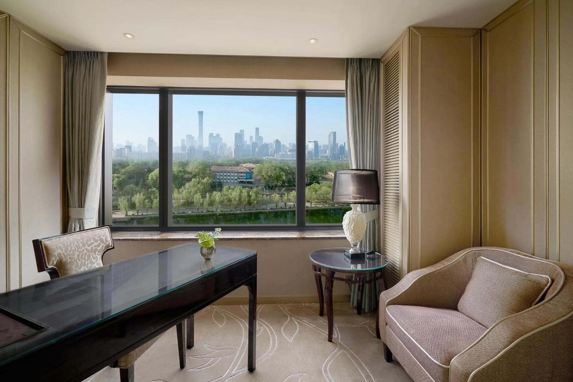 Seating area in The Kunlun Beijing Jin Jiang Radisson