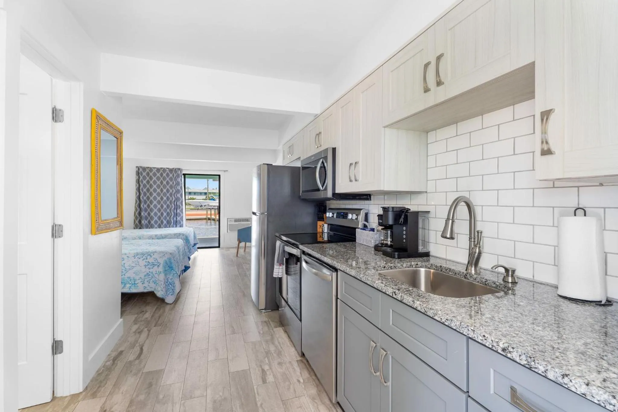 Kitchen or kitchenette in Off the Charts Inn