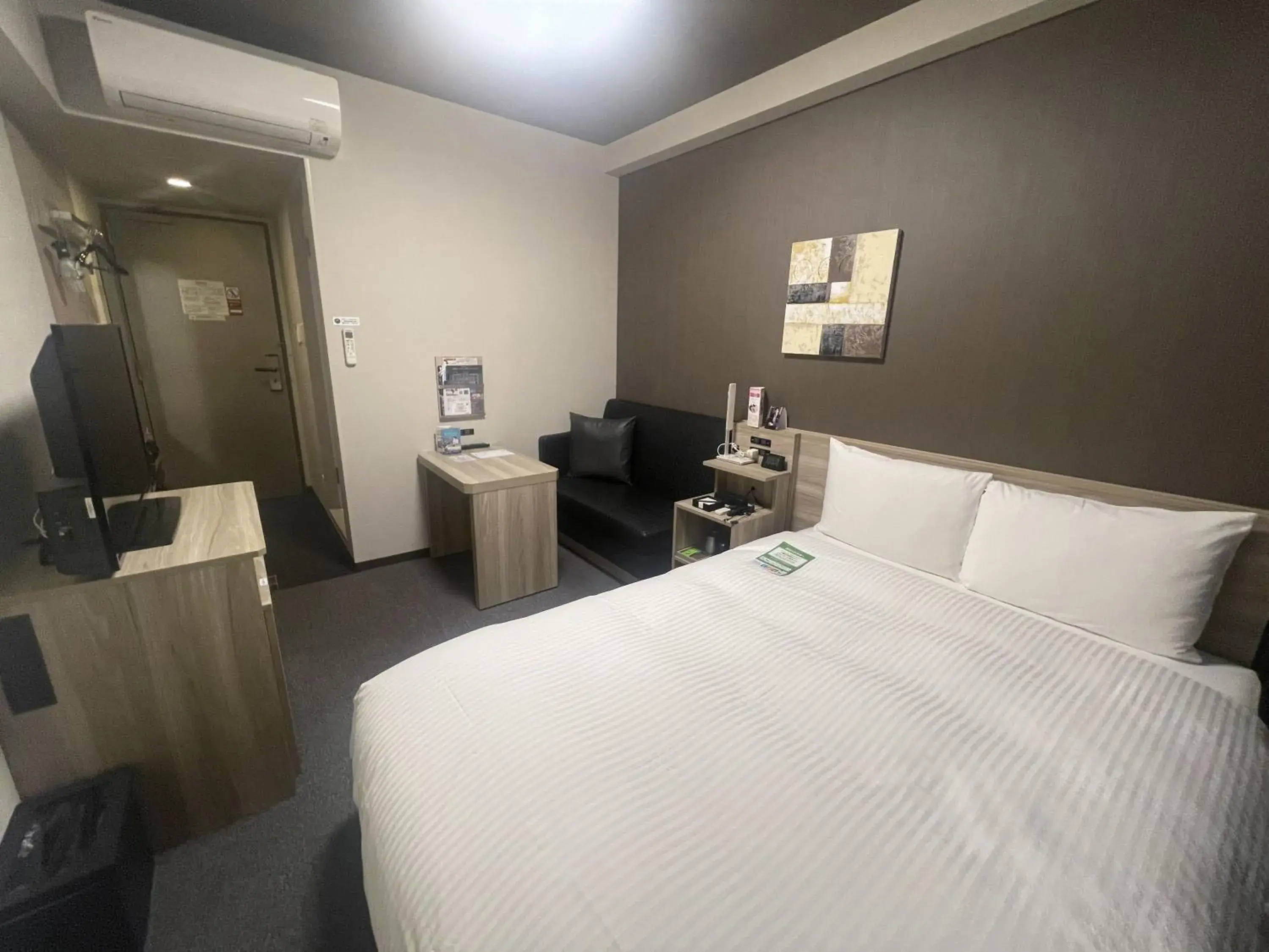 Photo of the whole room, Bed in Route Inn Grantia Tokai Spa&Relaxation Photo of the whole room, Bed in Route Inn Grantia Tokai Spa&Relaxation