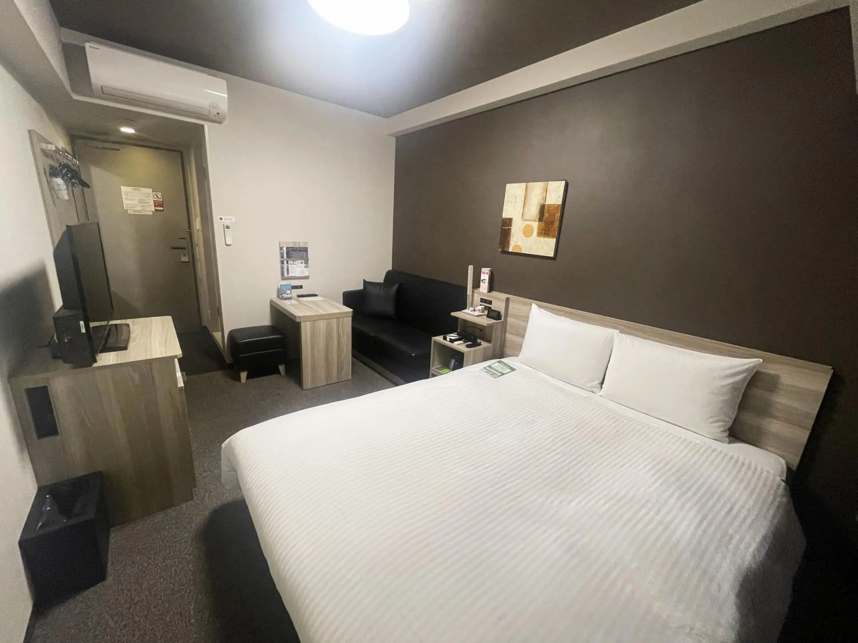 Photo of the whole room, Bed in Route Inn Grantia Tokai Spa&Relaxation Photo of the whole room, Bed in Route Inn Grantia Tokai Spa&Relaxation