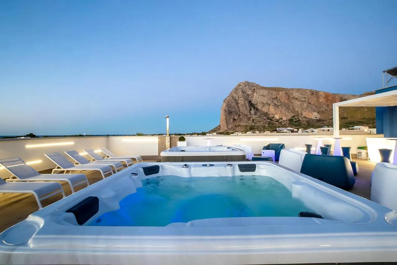 Hot Tub in Sundeck Hotel