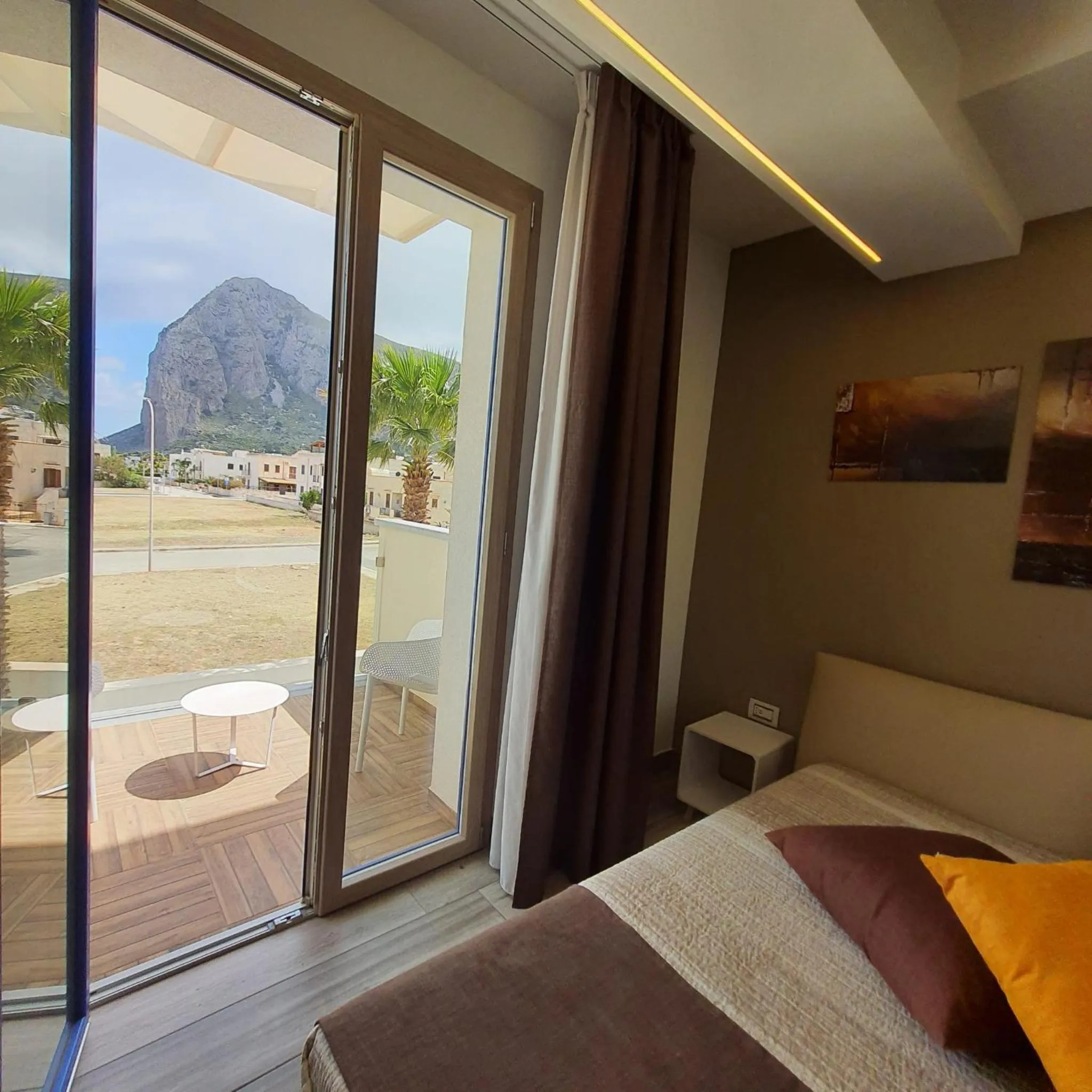 Mountain view, Bed in Sundeck Hotel