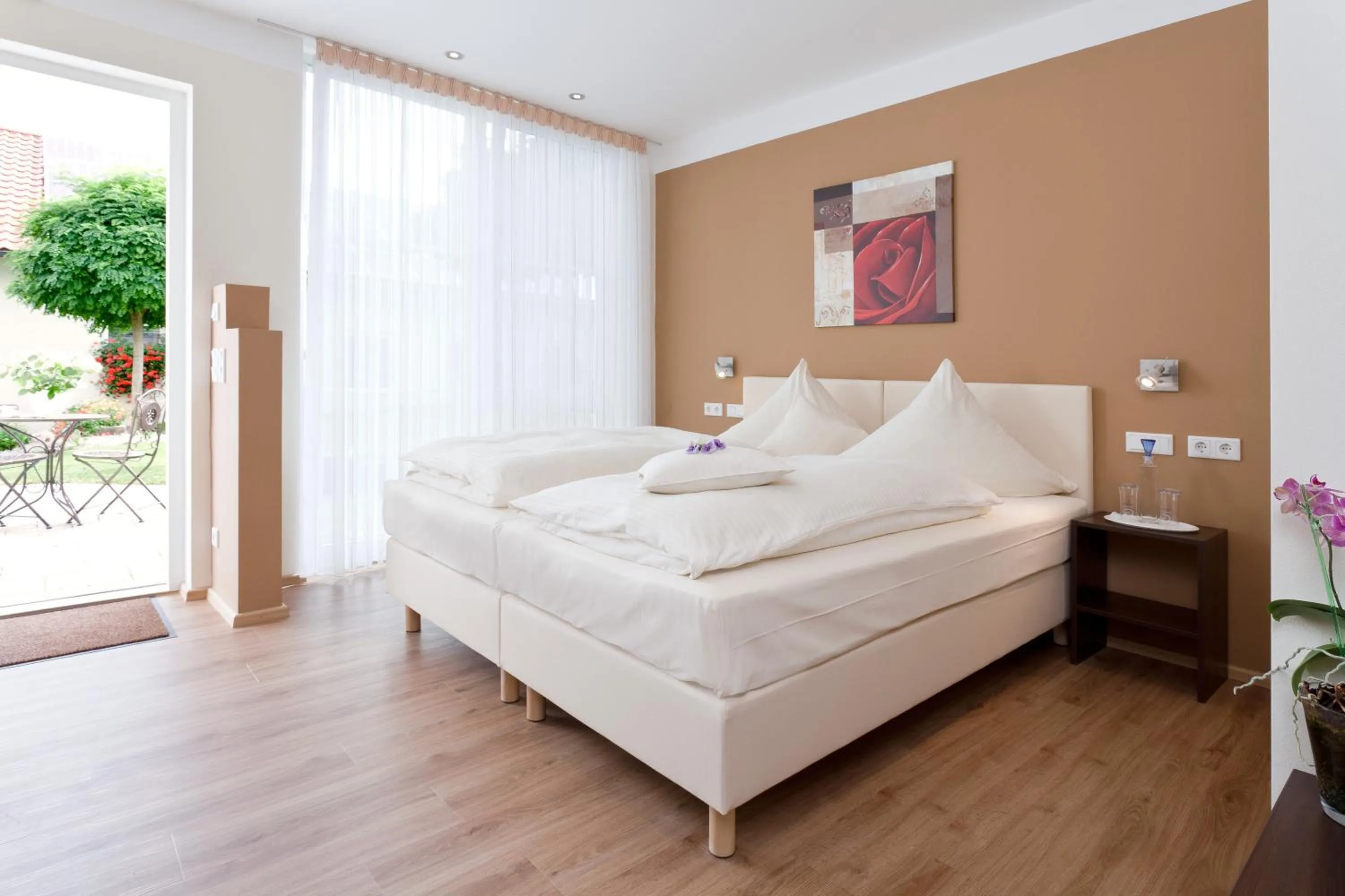 Photo of the whole room, Bed in Engelhard Das Landhotel Garni