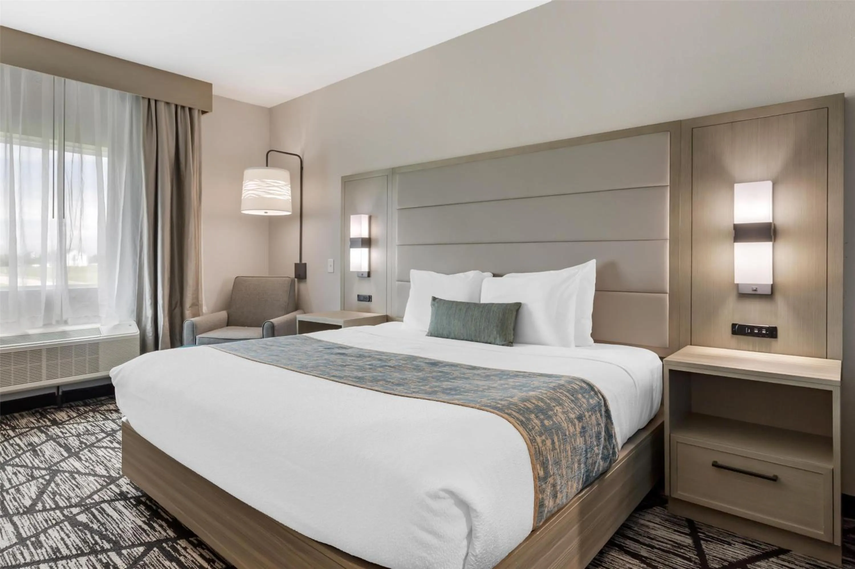 Bedroom, Bed in Best Western Plus Mid County