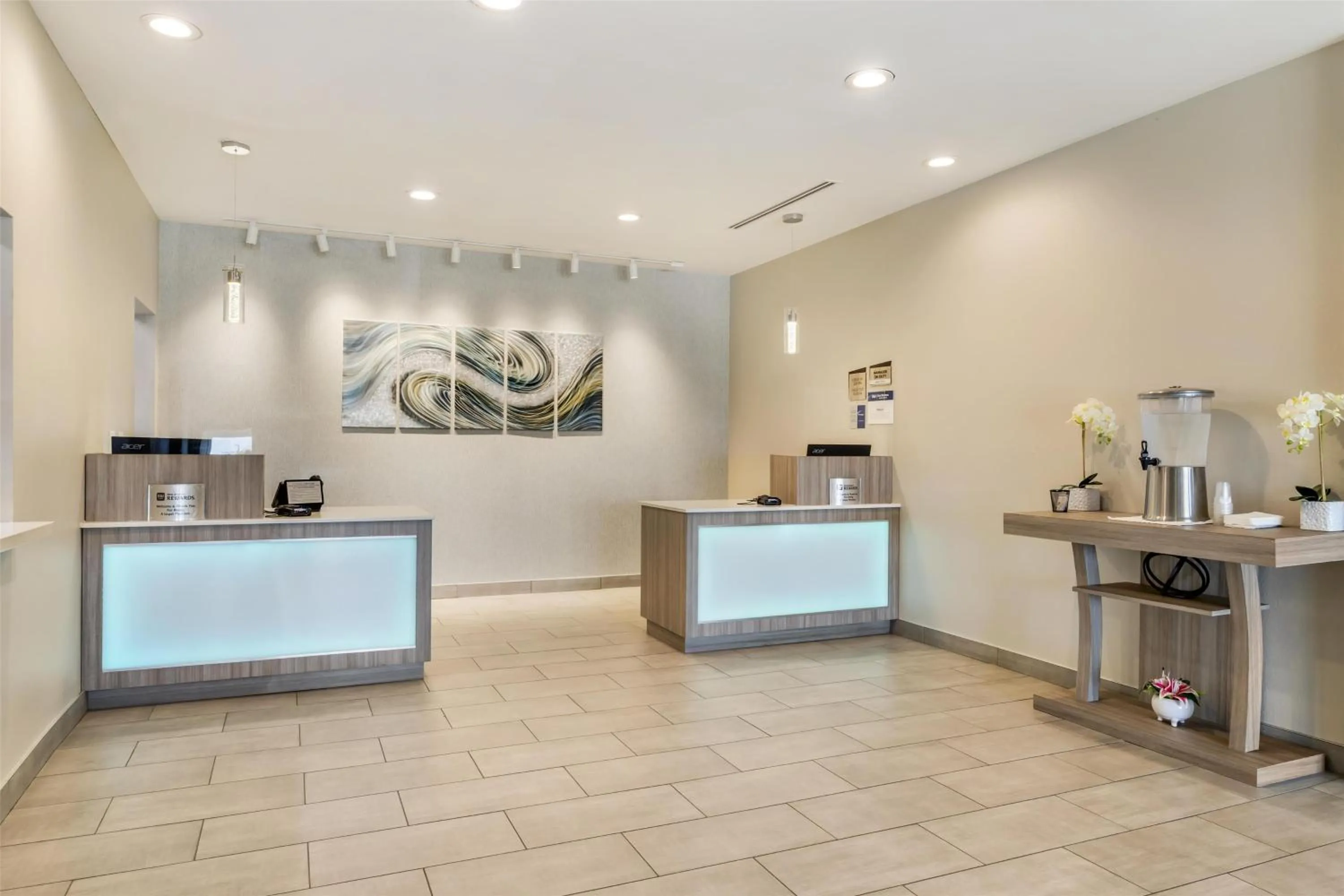 Lobby or reception in Best Western Plus Mid County