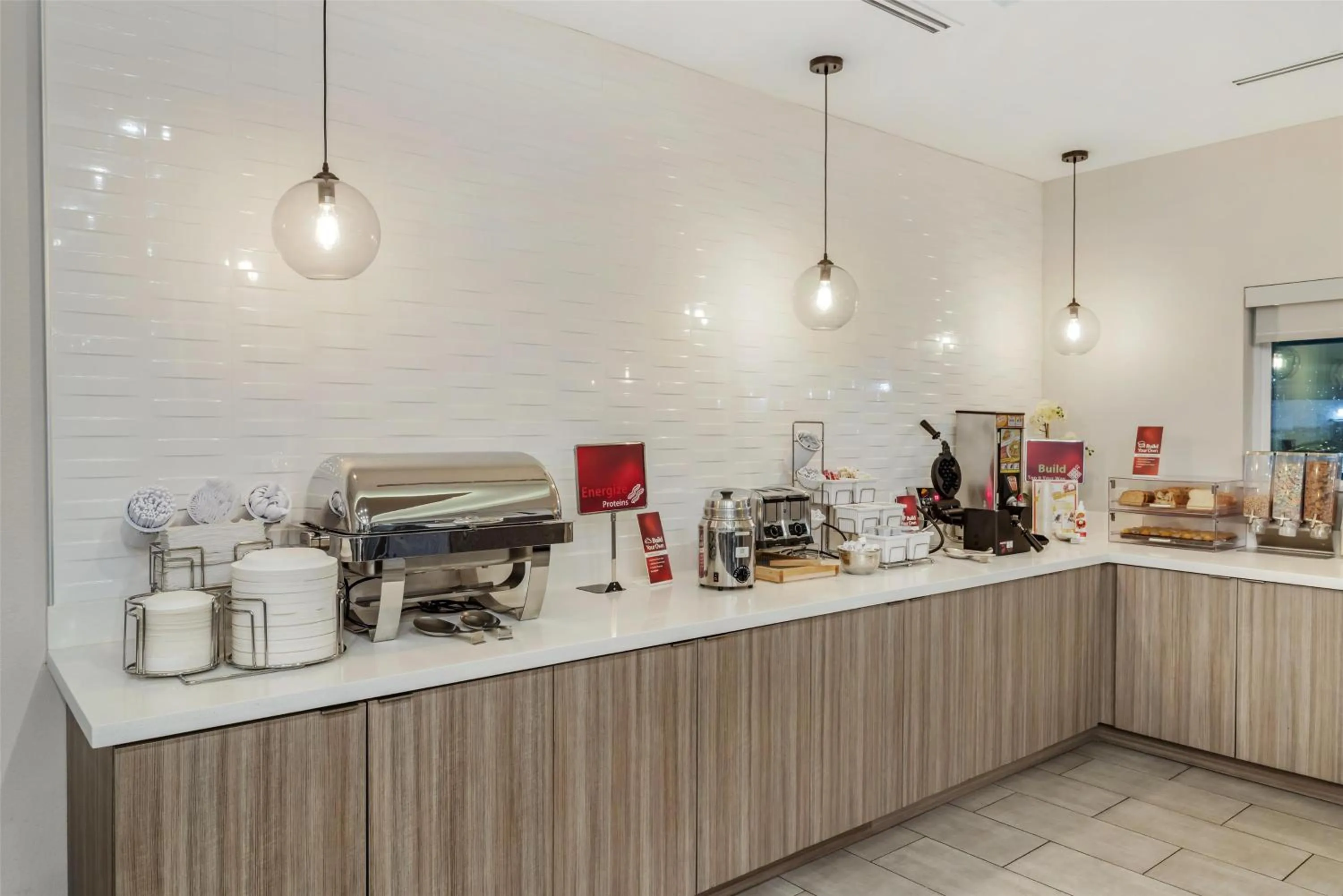 Breakfast in Best Western Plus Mid County