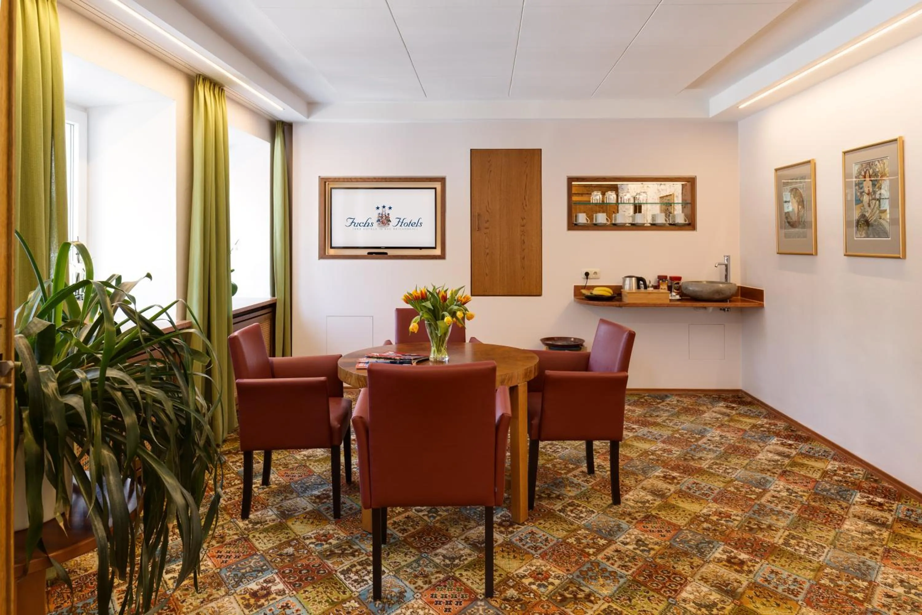 Communal lounge/ TV room in Hotel Bergfried & Schönblick